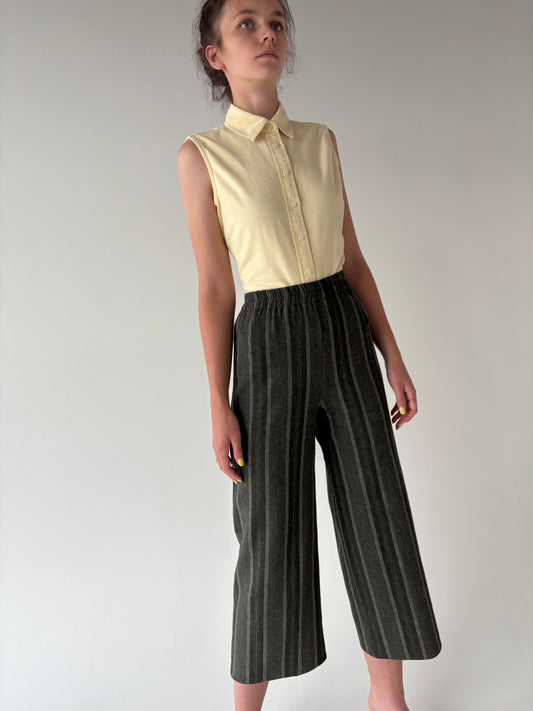 Pantaloni petite din pânză cu talie ultra înaltă și dungi fine verticale