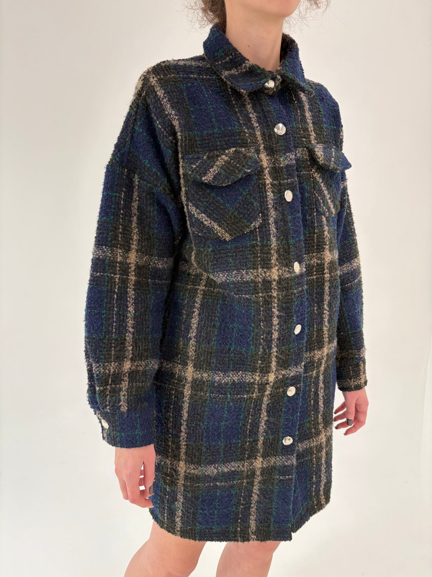 Pardesiu din boucle în combinație superbă de culori în stil cămașă oversized