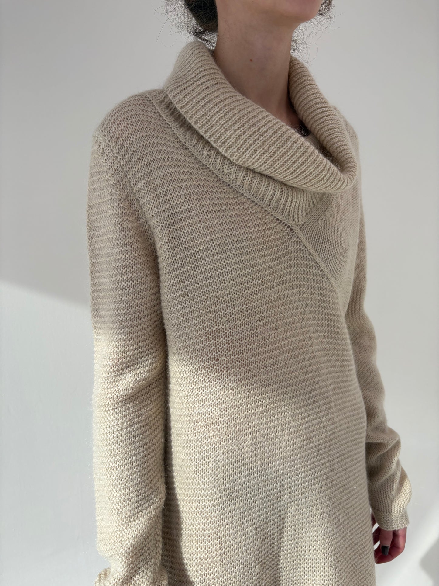 Rochie casual tip maleta butter nude cu guler tip sal din mix de baby mohair