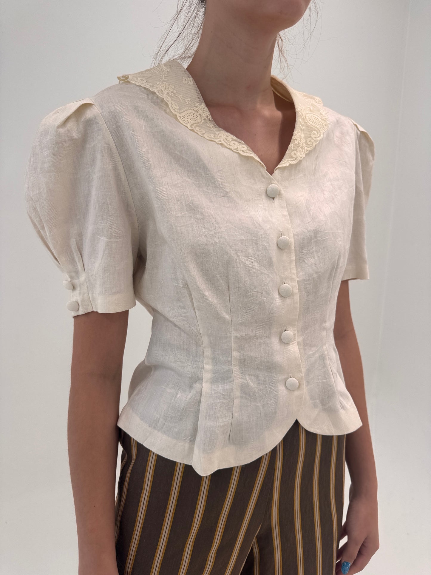 Corsaj din pânză extrafina de brand luxury vintage butter white cu dantelă chantily