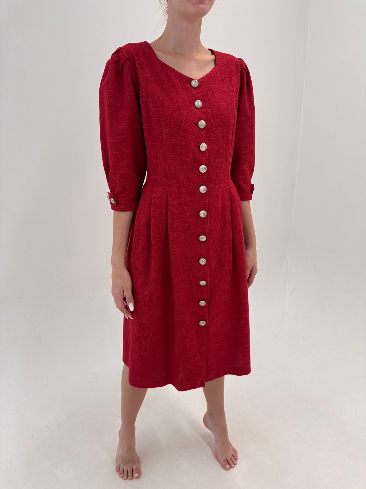 Rochie vintage ruby red cu Corsaj din pânză de in și nasturi metalici argintii brushed