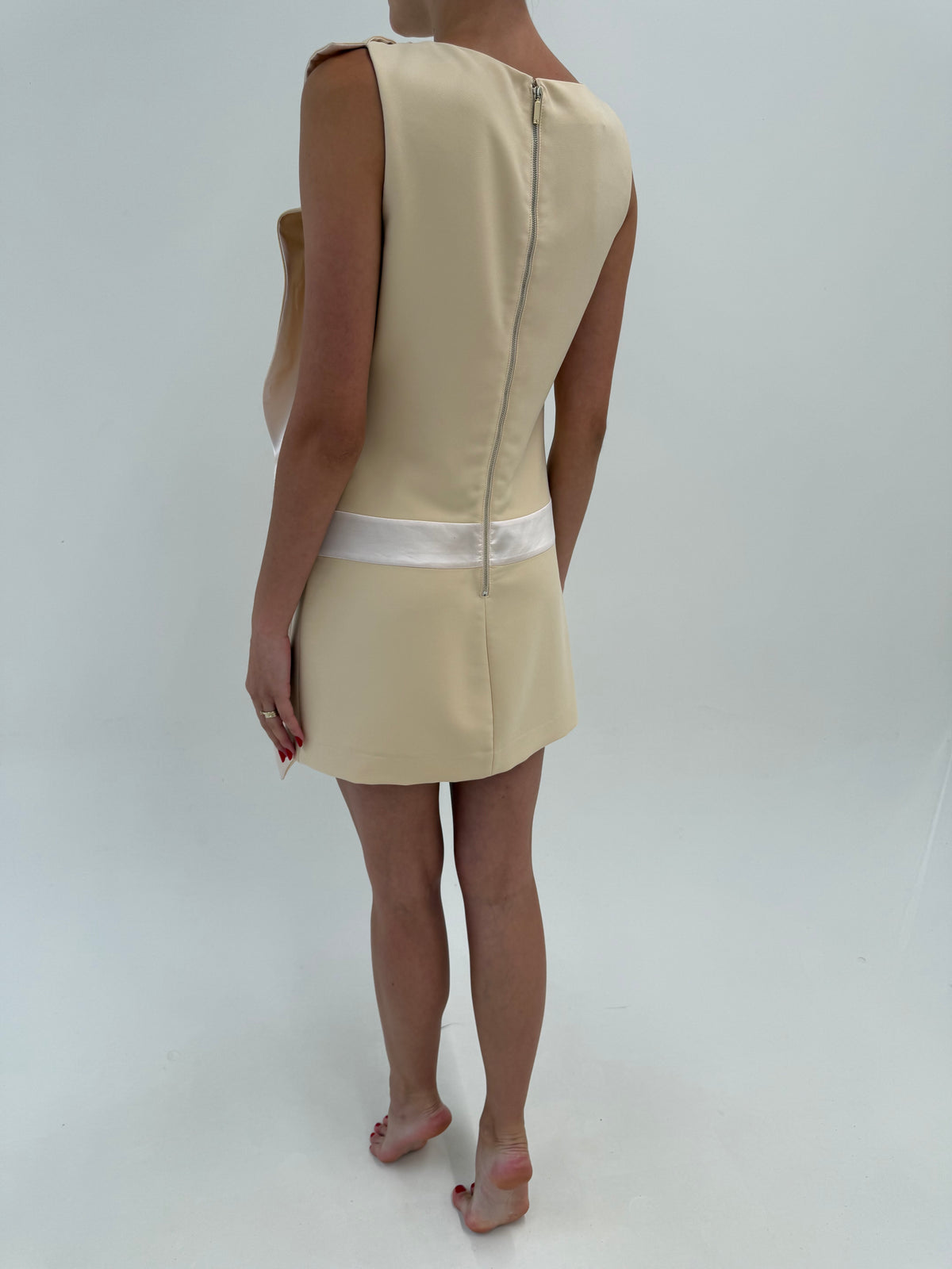 Rochie Elisabeta Franchi camel de la business la cocktail din crep plin în croi ultra chic