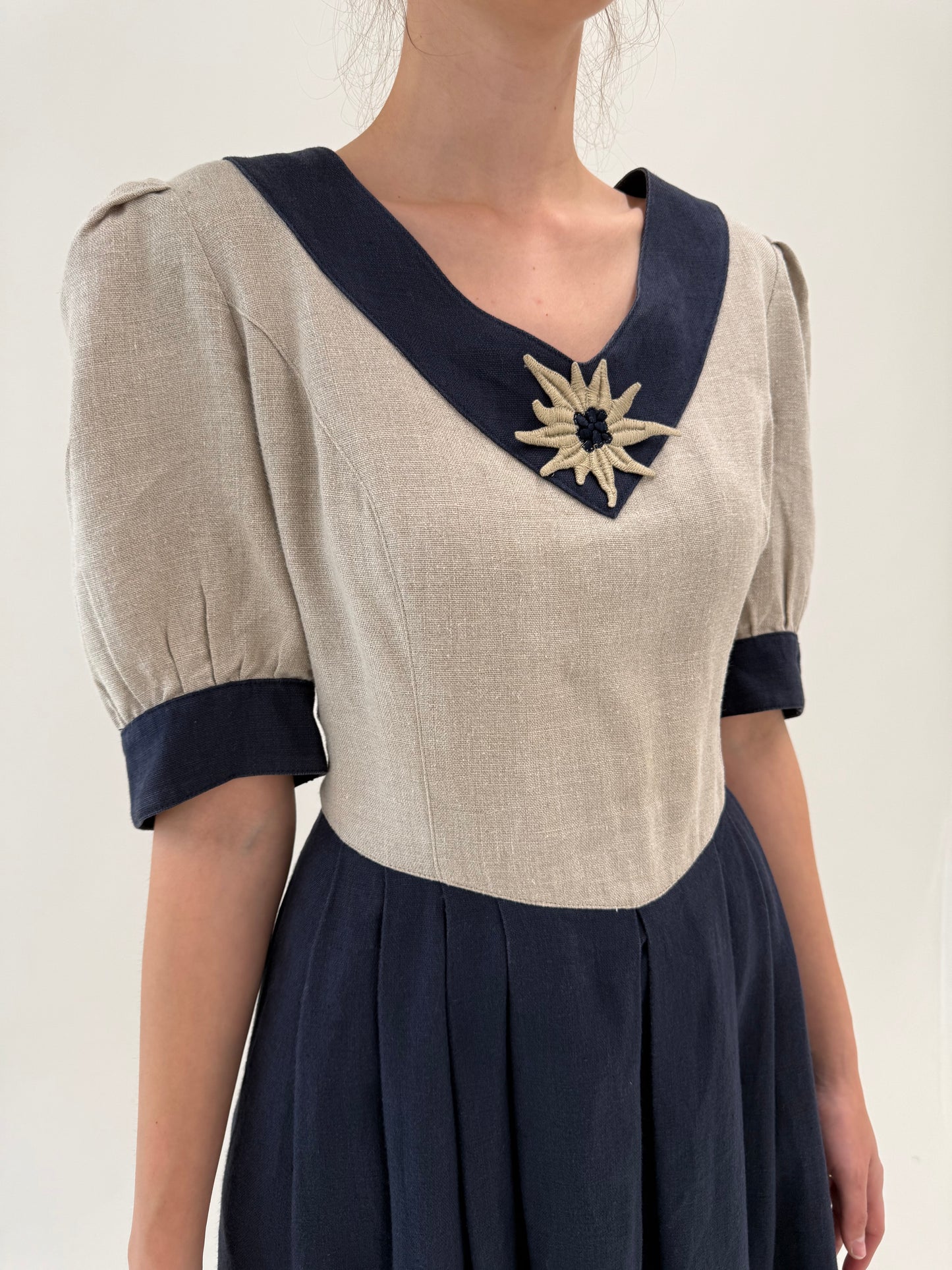 Rochie vintage colorblock din pânză grea de in cu corsaj Navy și sand nude