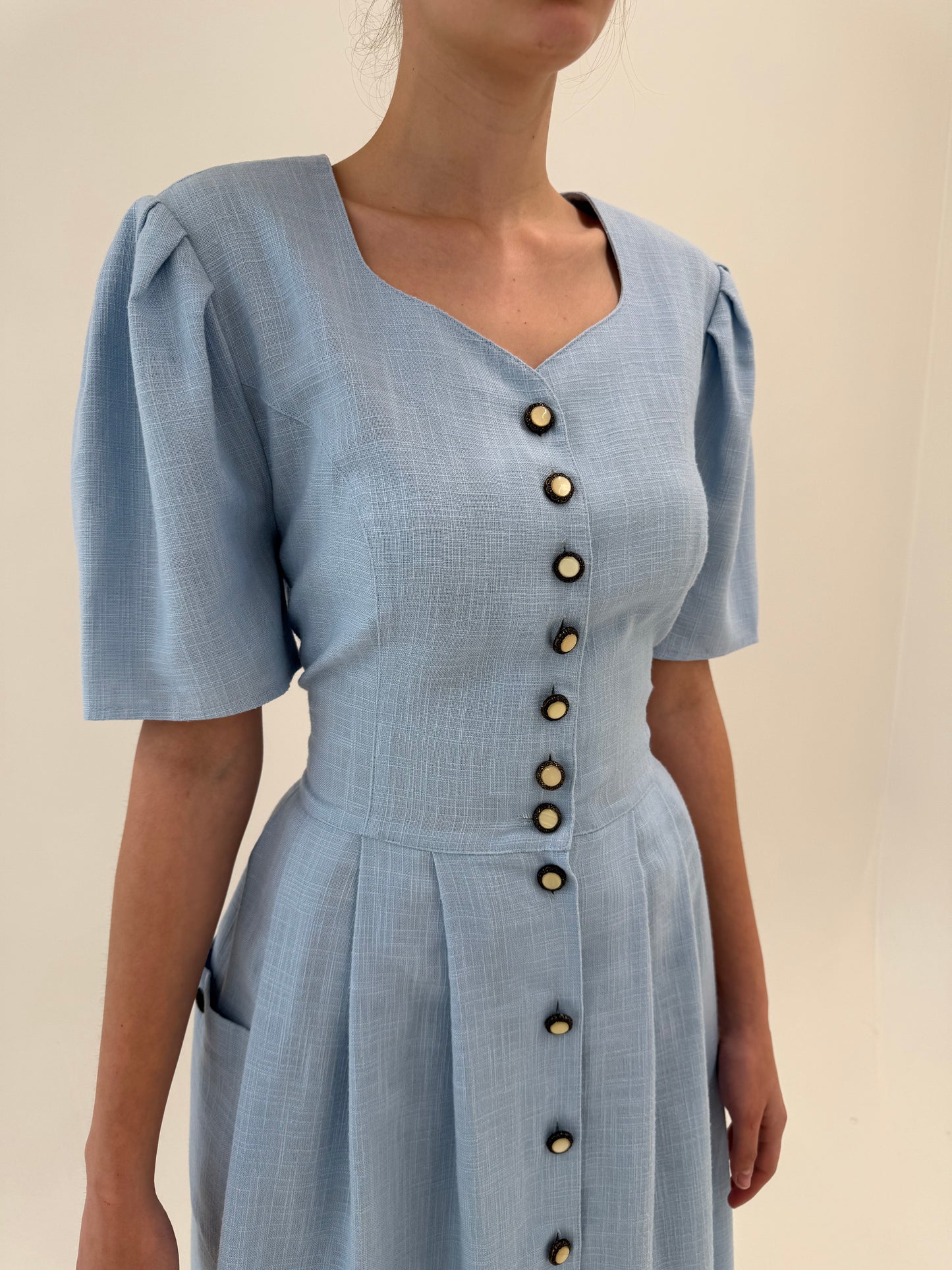 Rochie vintage baby blue din pânză de in cu talie ultra marcată reglabilă