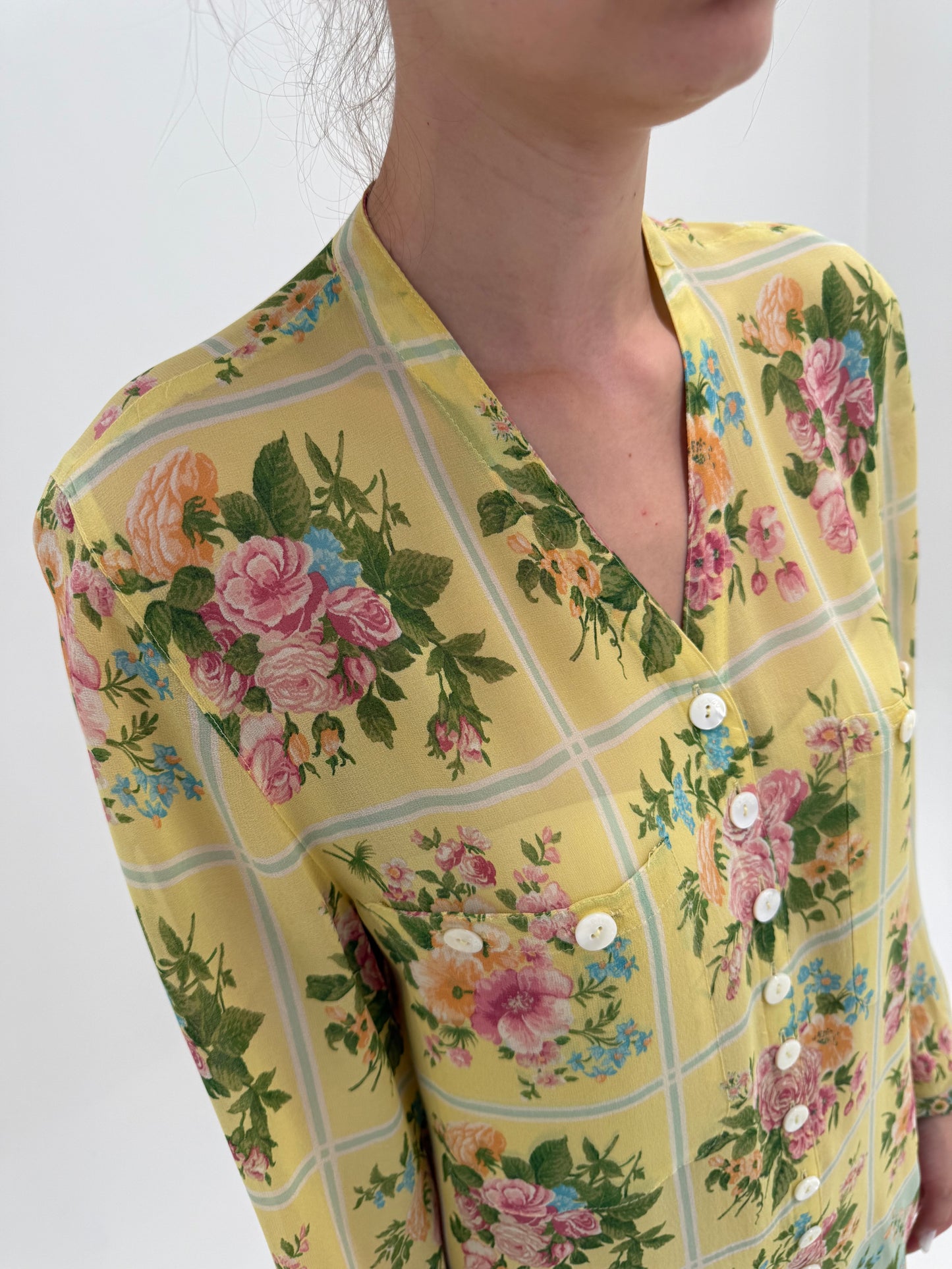 Cămașa butter yellow cu print floral superb din creppe de mătase naturală