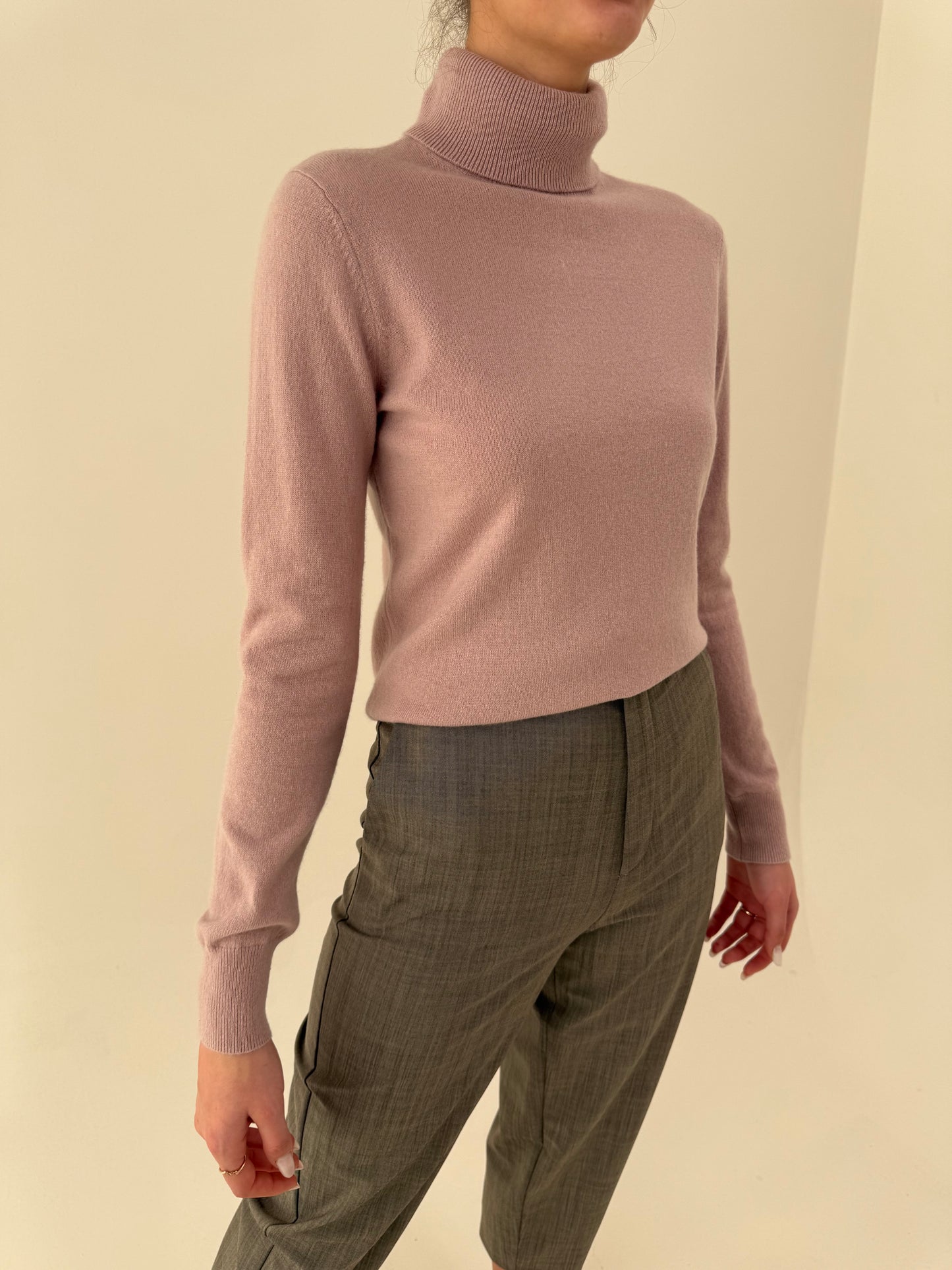 Maleta powder pink din cașmir cu manșete înalte