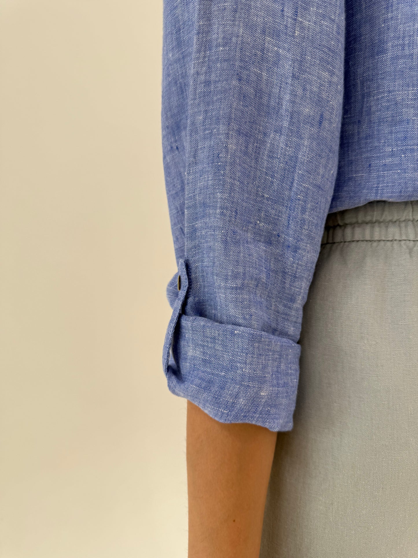 Cămașa din in premium jeans blue melanj cu alb în croi lejer