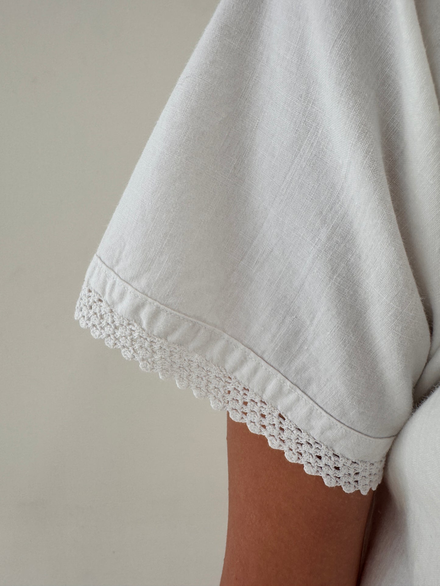 Rochie old vintage din pânză veche excepțională de bumbac cu lucrătură manuală