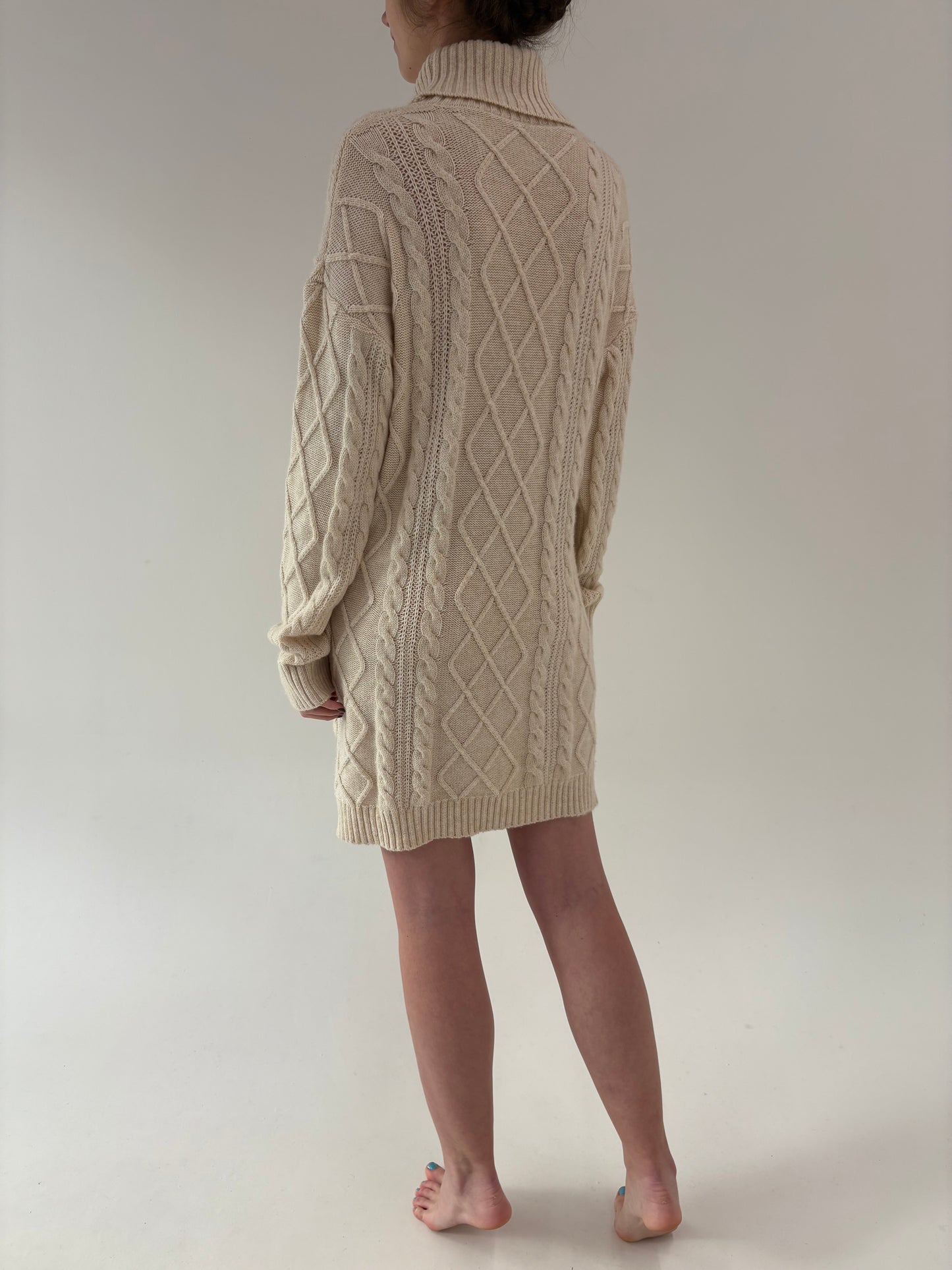 Rochie tip maleta tall butter white în croi lejer din lana extrem de fină plină