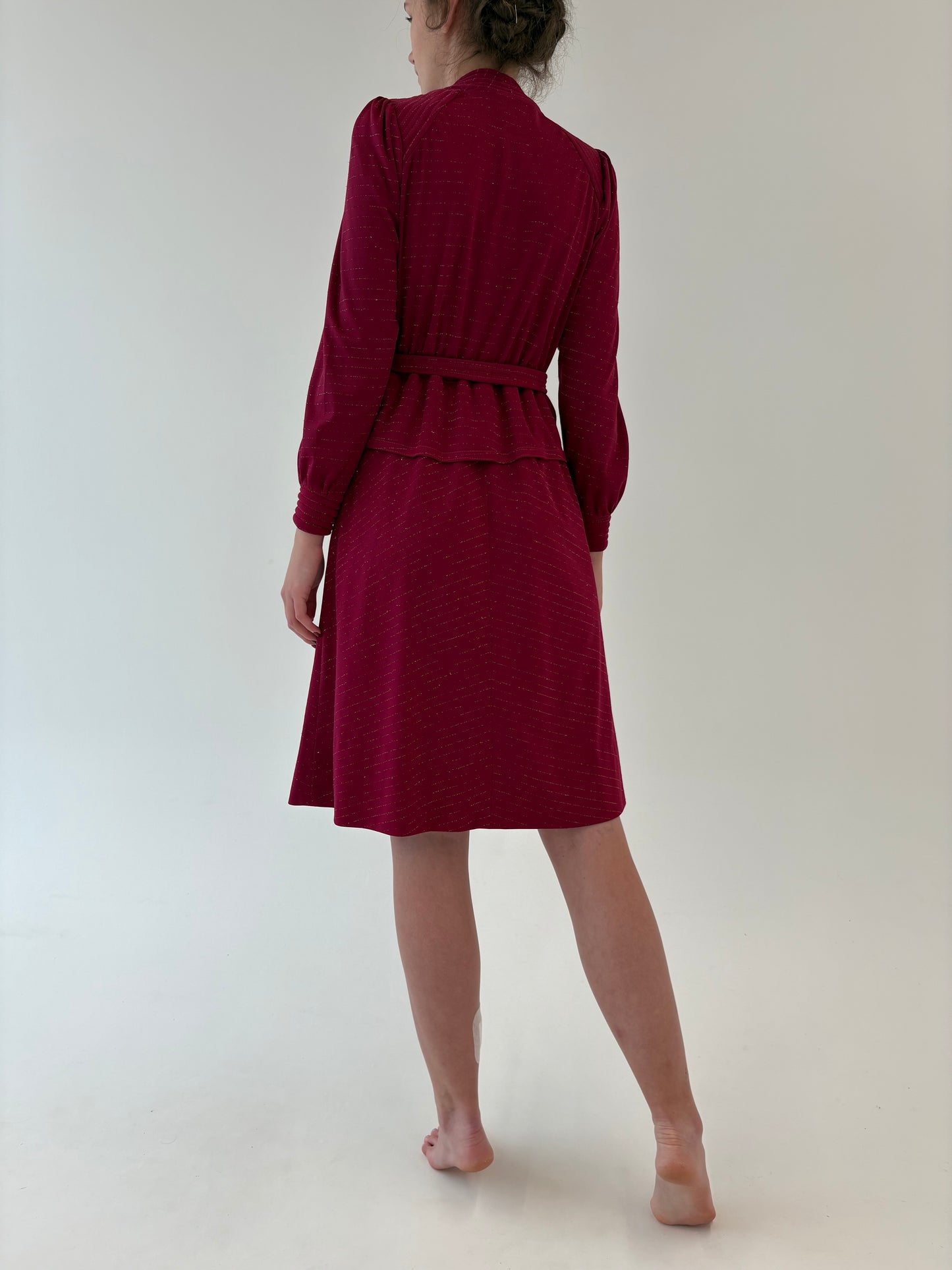 Rochie vintage magenta de la business la seara cu inserții fine aurii