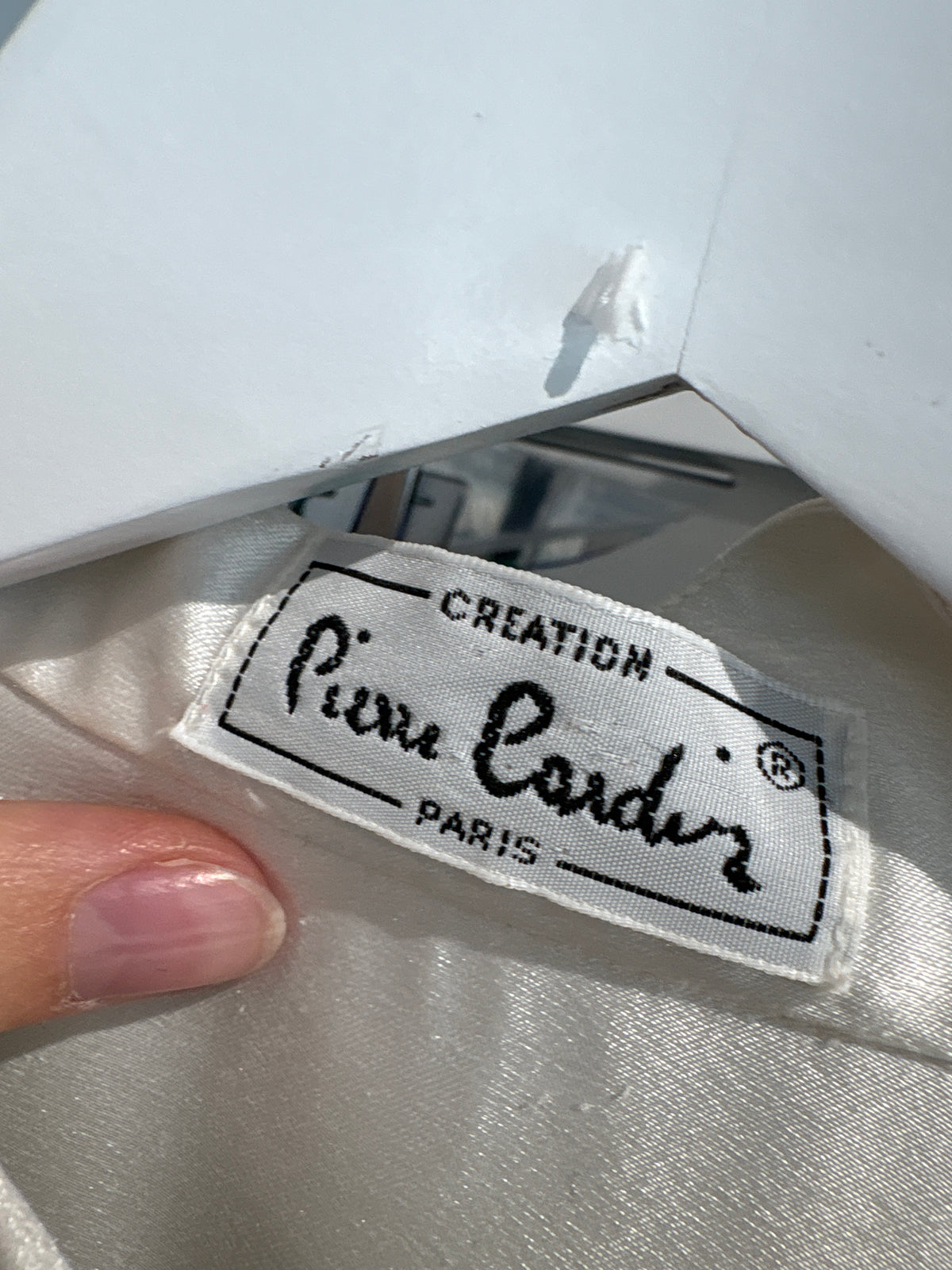 Cămașa old vintage anii 70 Pierre Cardin in croi reintrat în trend din satin gros