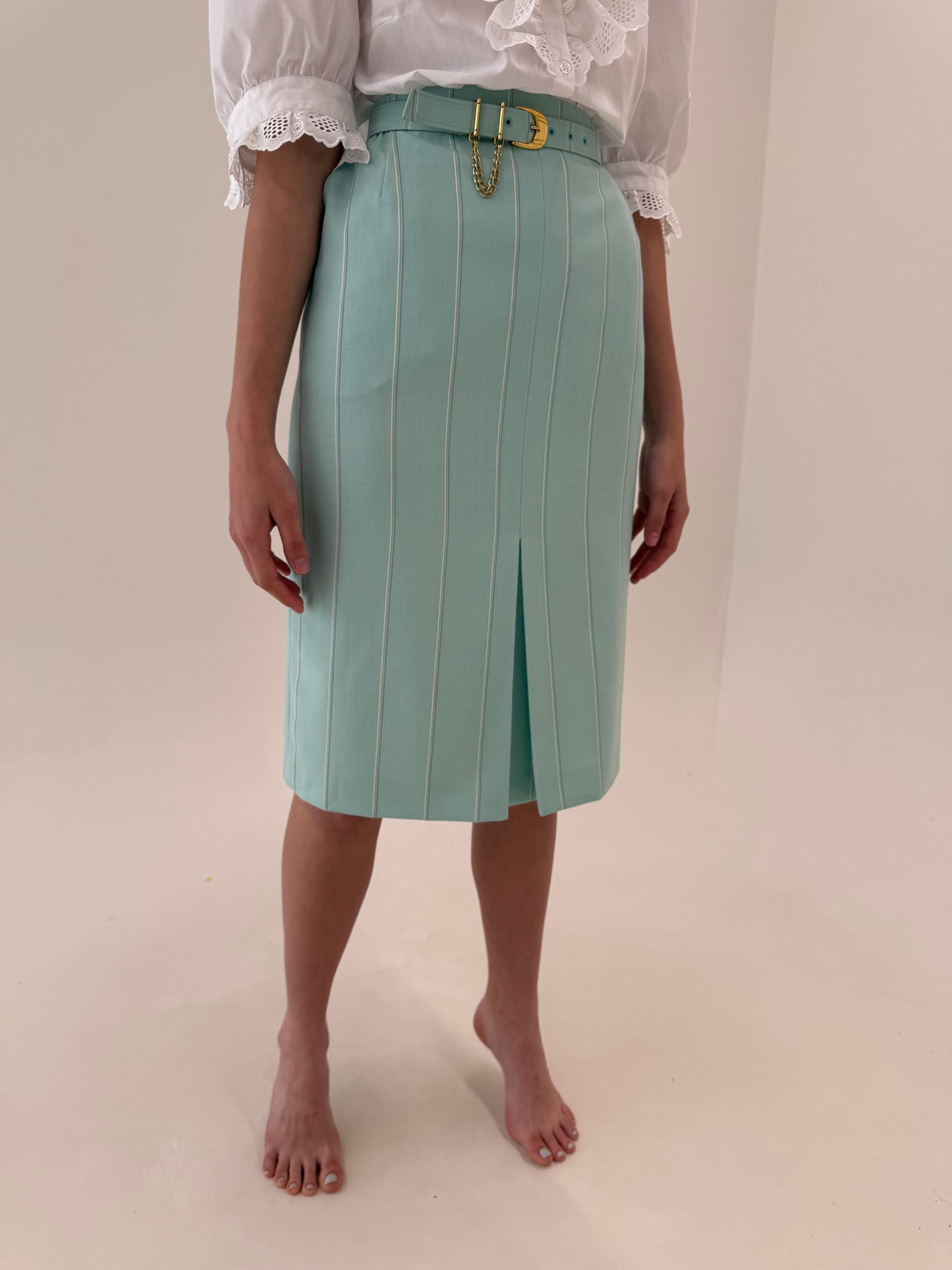 Deux piece vintage mint green cu feronerie aurie și sacou în croi retro modern