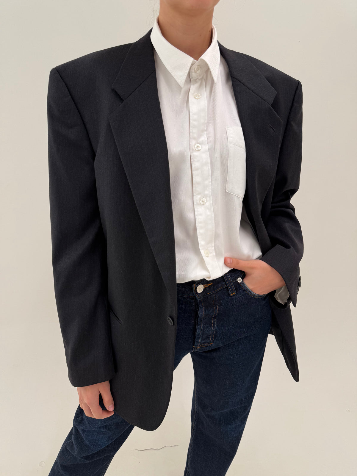 Sacou Loro Piana charcoal gray din lana extrafina în croi actual