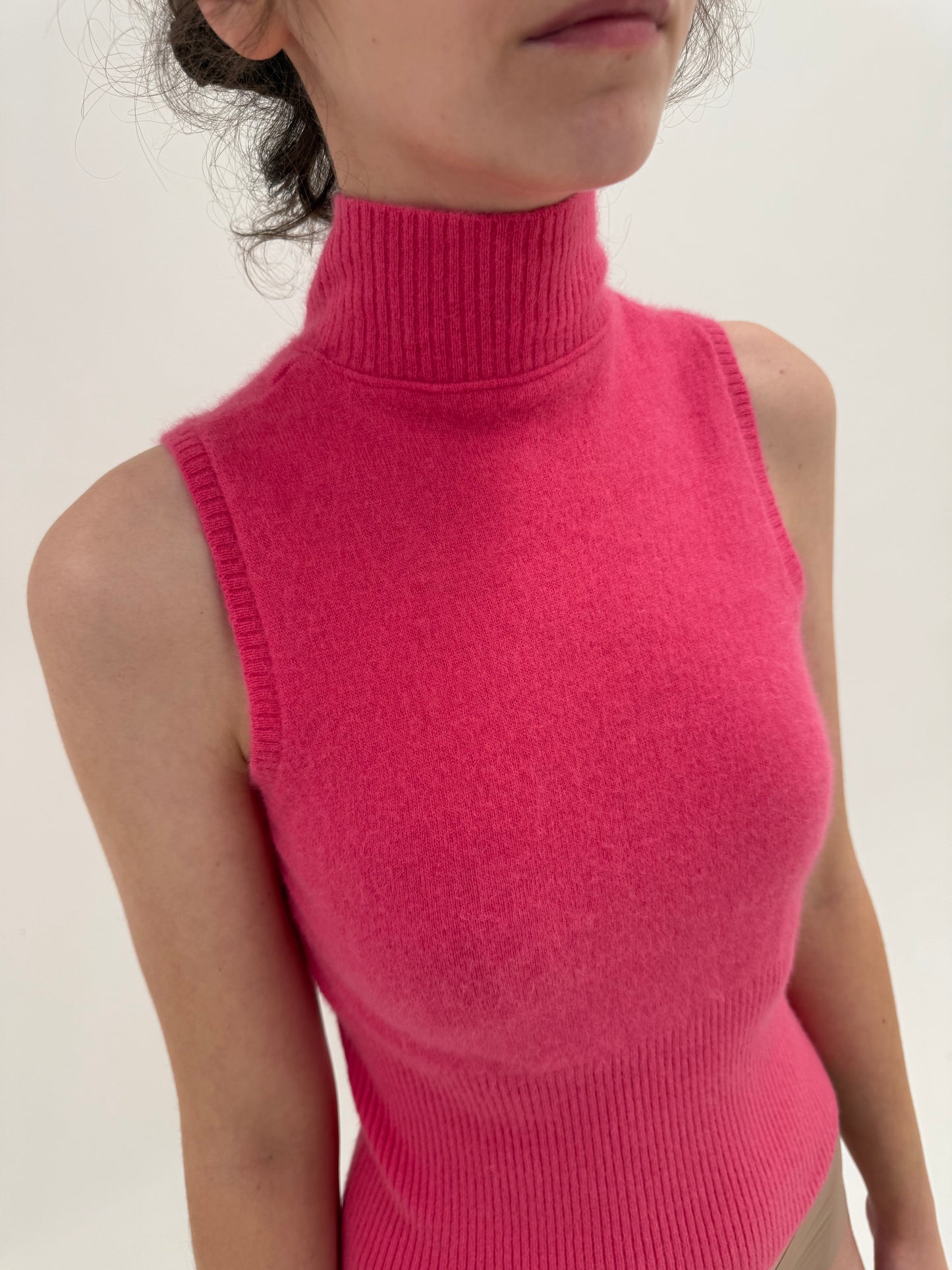 Maleta cambrata Barbie pink din cașmir