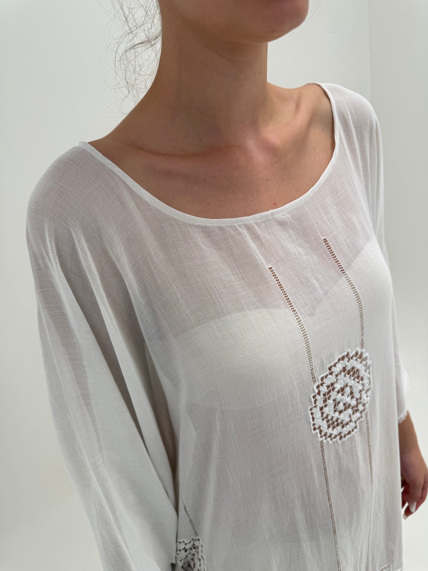 Kaftan ultra vaporos luxury lucrat manual cu macrame și broderie
