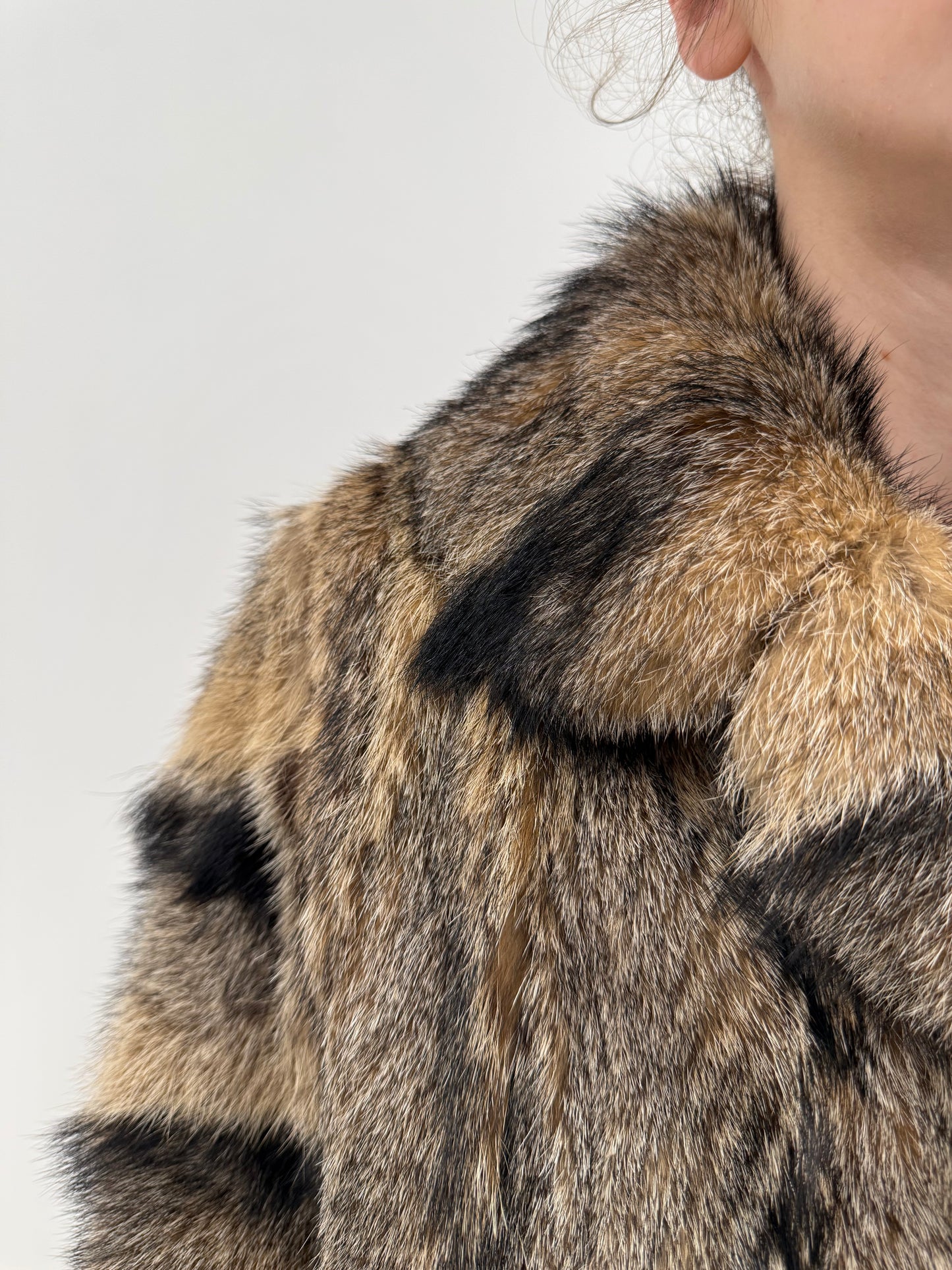 Blană naturală de enot în dungi naturale și combinație superbă de culori