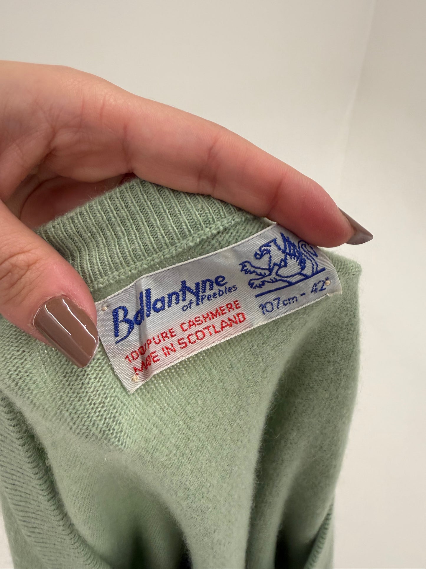 Pulover din cașmir high end pistachio green cu grad redus de peeling