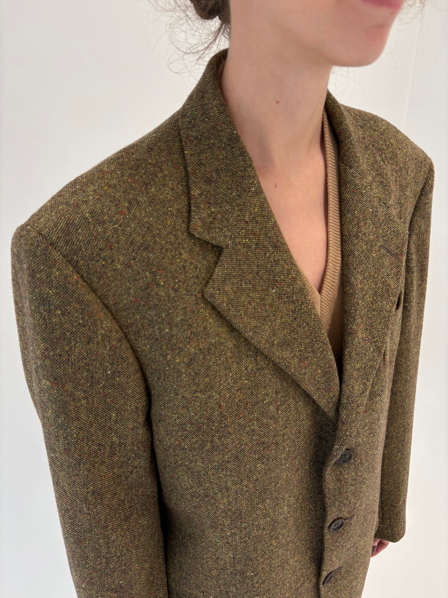 Sacou italian camel în croi actual din tweed de lana cu inserții colorate