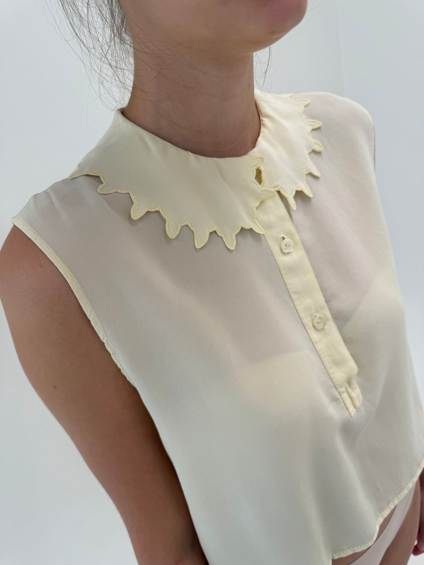 Camasa butter yellow pudrat din mătase matuala cu guler chic