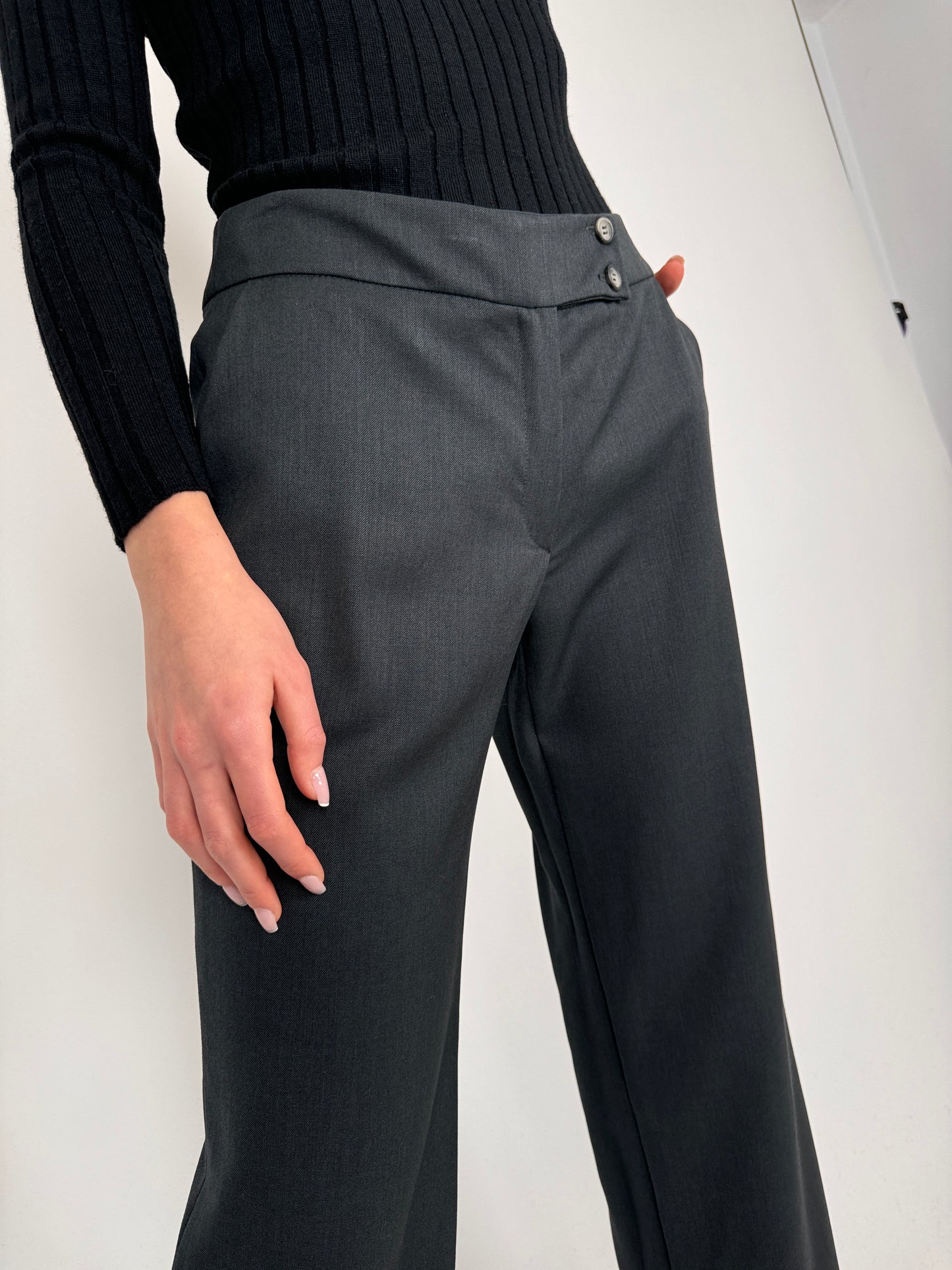 Pantaloni charcoal grey din stofă de lana extrafina