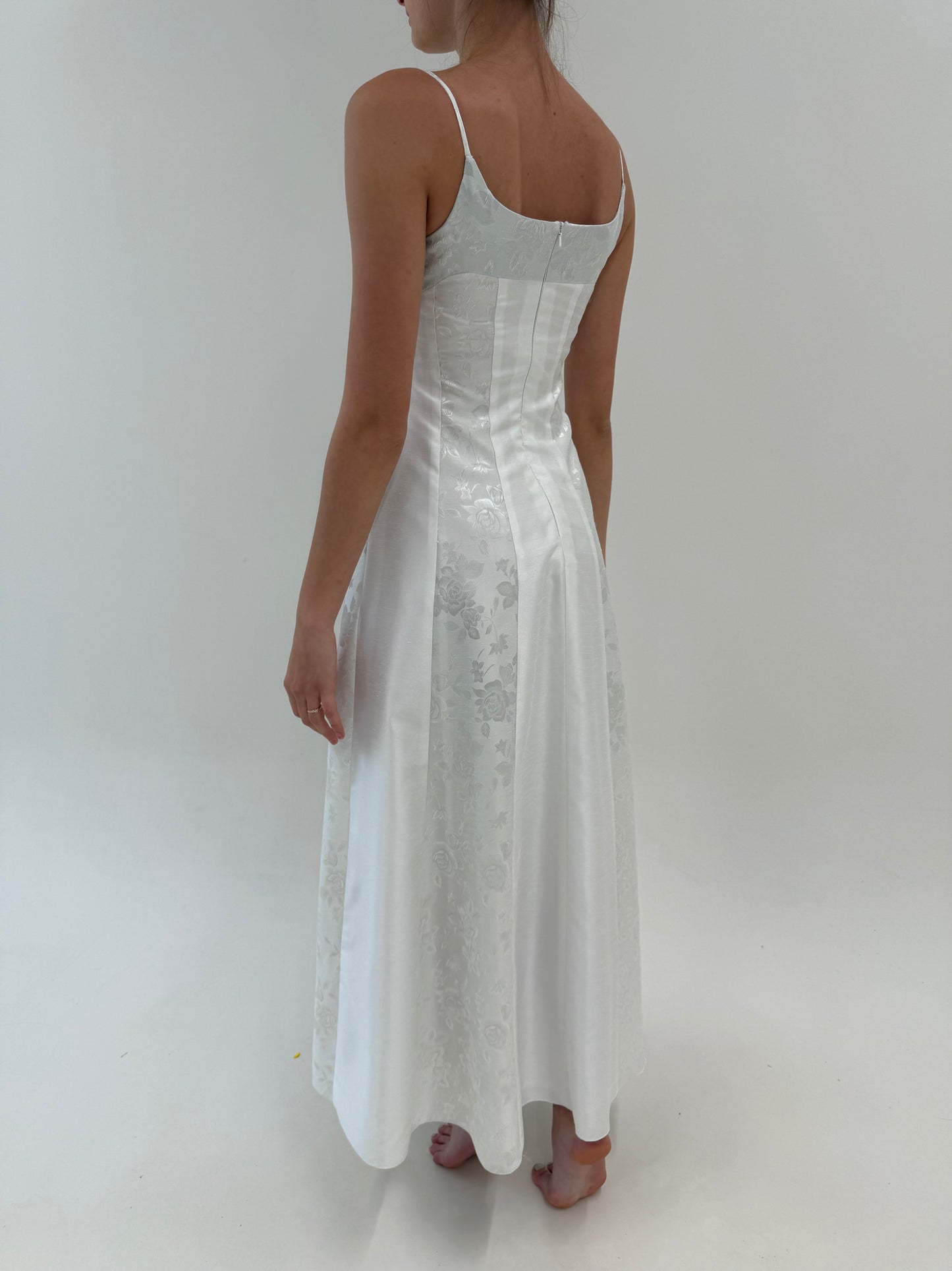 Rochie vintage maxi superbă cu efect argintiu finuț cu corsaj și fusta amplă