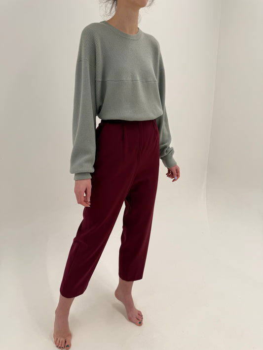 Pantaloni burgundy cu pense și talie ultra înaltă din lana extrafina de primăvară