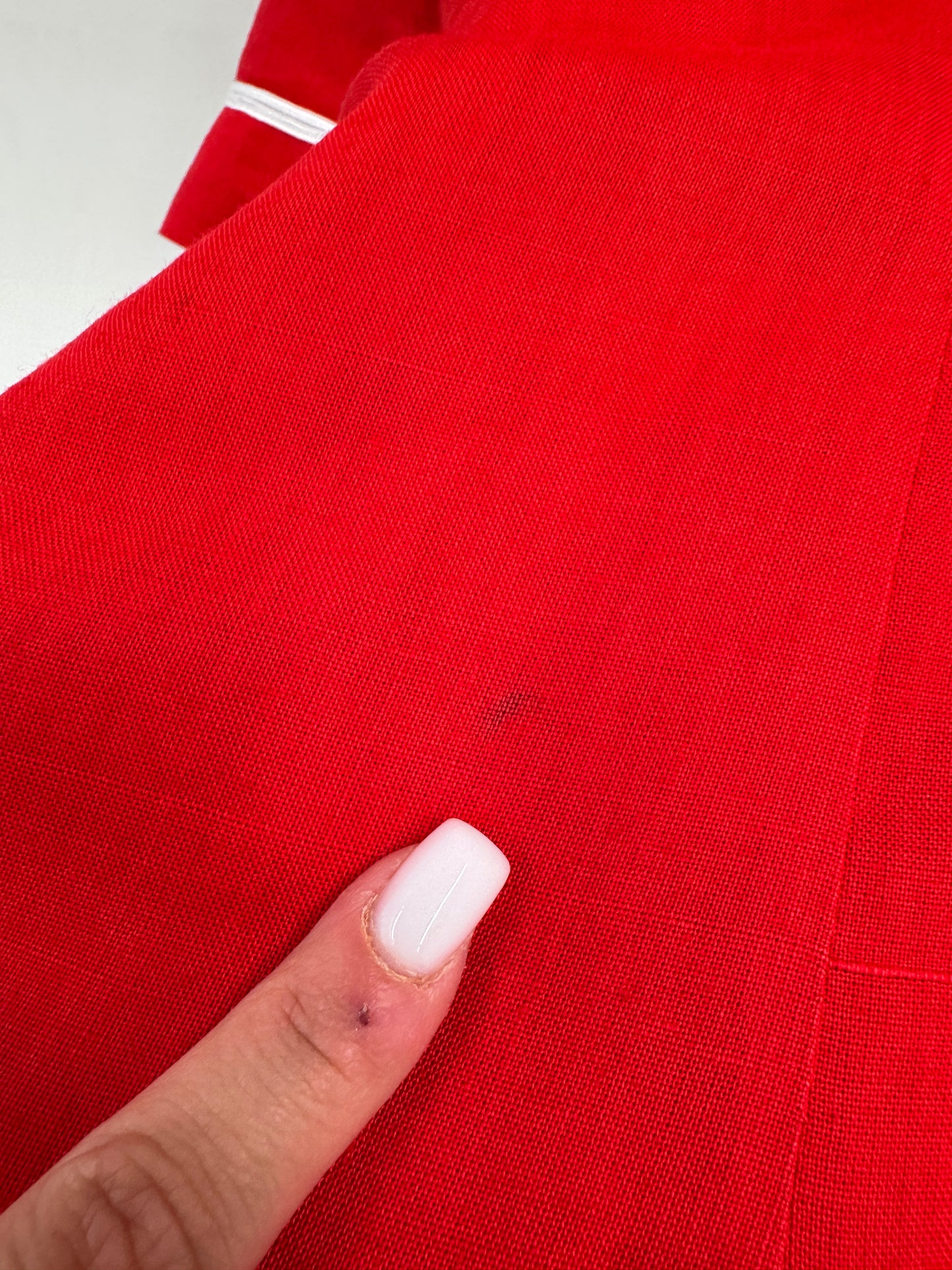 Rochie vintage italiană din pânză de in ușor structurată cu broderie și închidere dublă