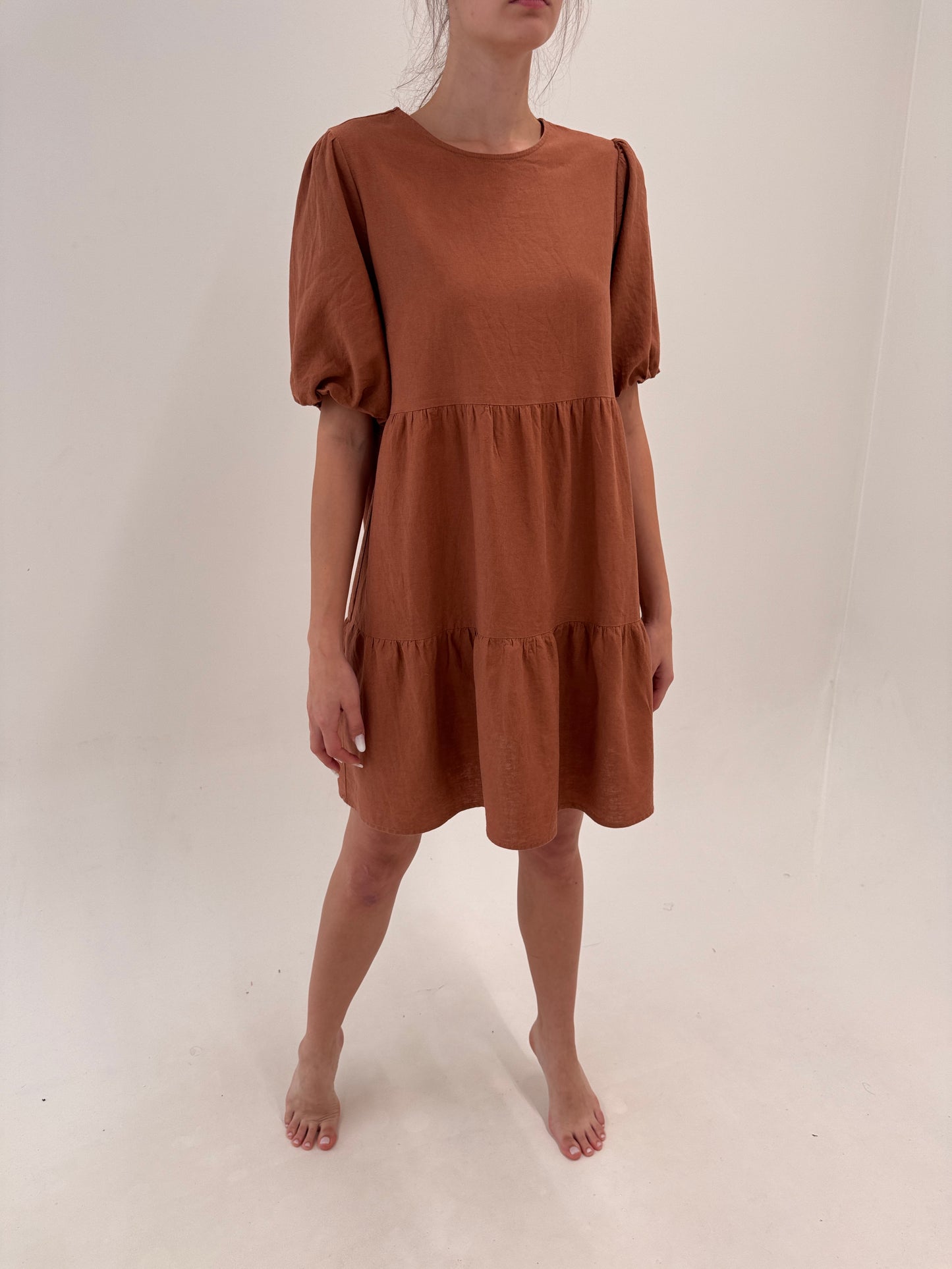 Rochie din in chestnut brown în croi lejer minimalist