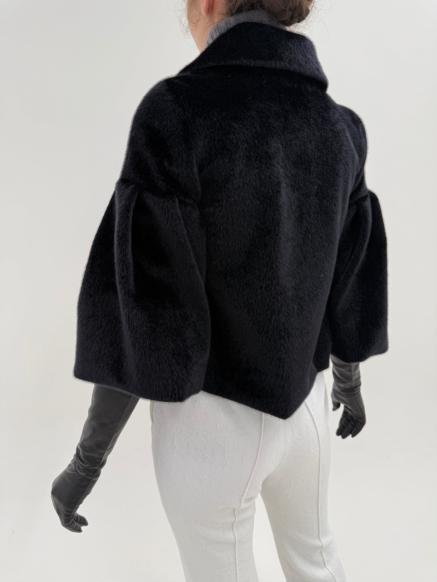 Blană neagră eco în croi stil capa