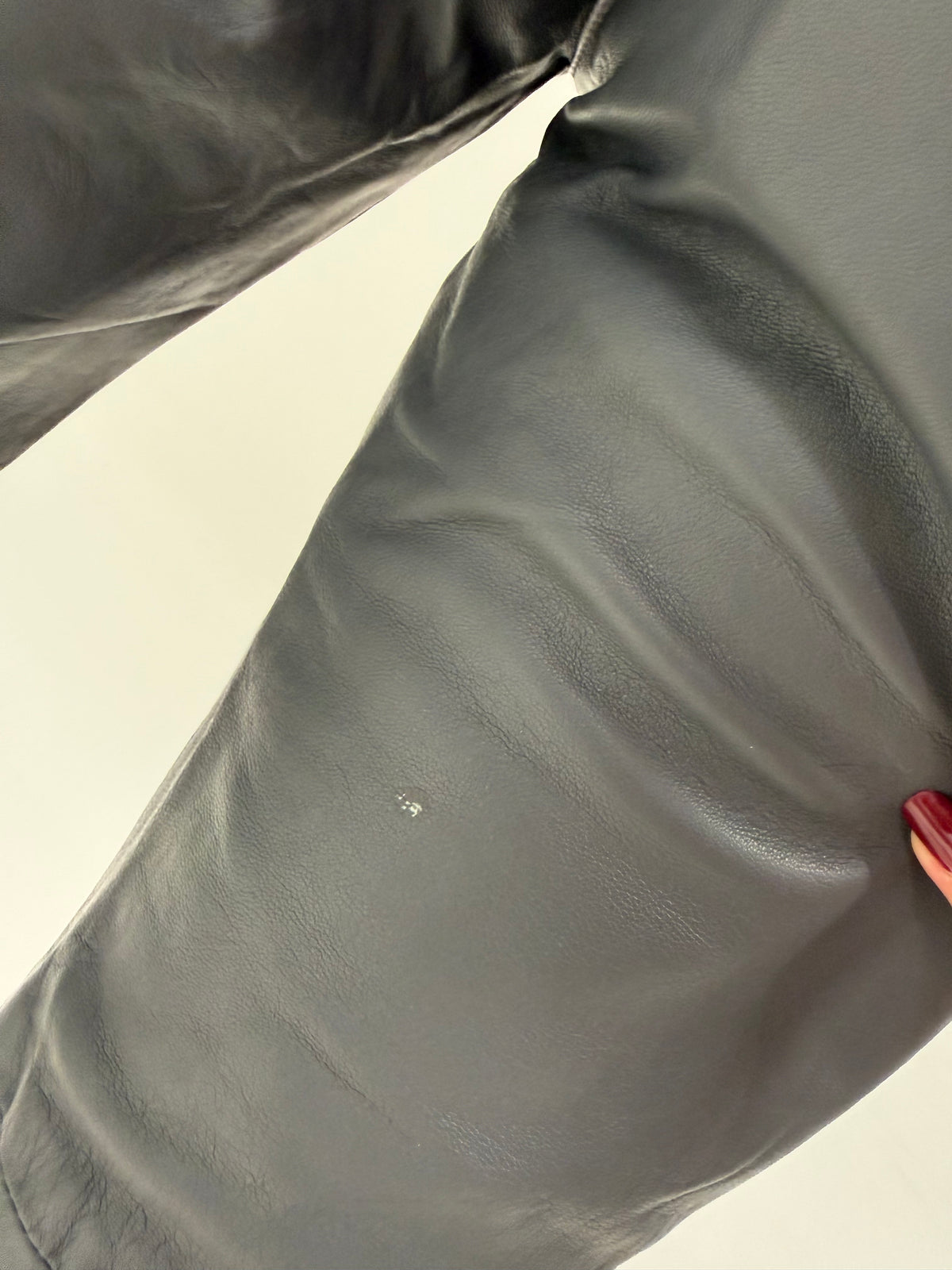 Pantaloni din piele naturală extra moale steel gray cu pense și talie ultra înaltă
