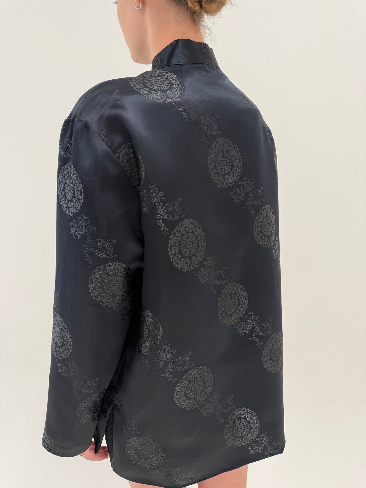 Jacheta neagra asiatică tall din jacquard de mătase naturală
