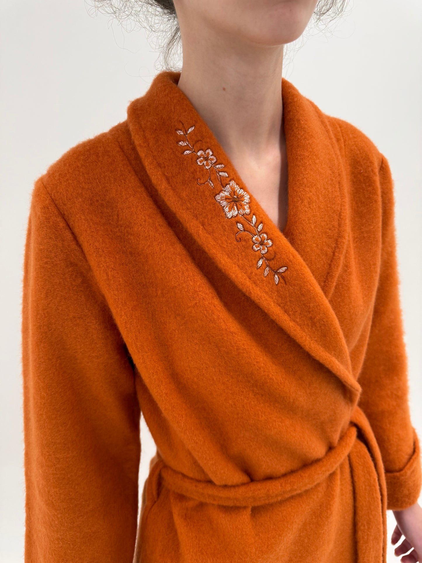 Halat high end italian din lana extrafina cu broderie