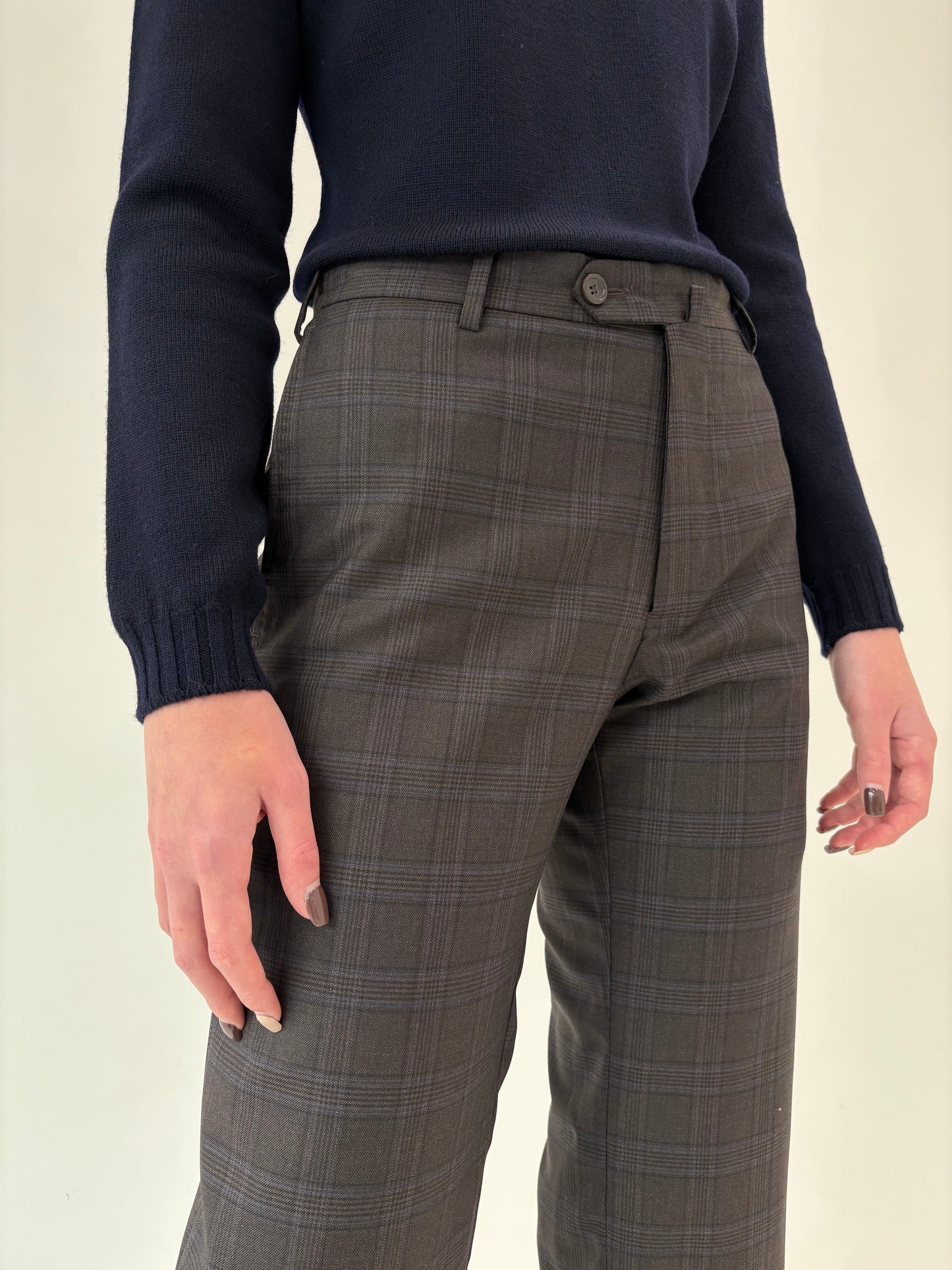 Pantaloni chocolate brown din lana extrafina în carouri