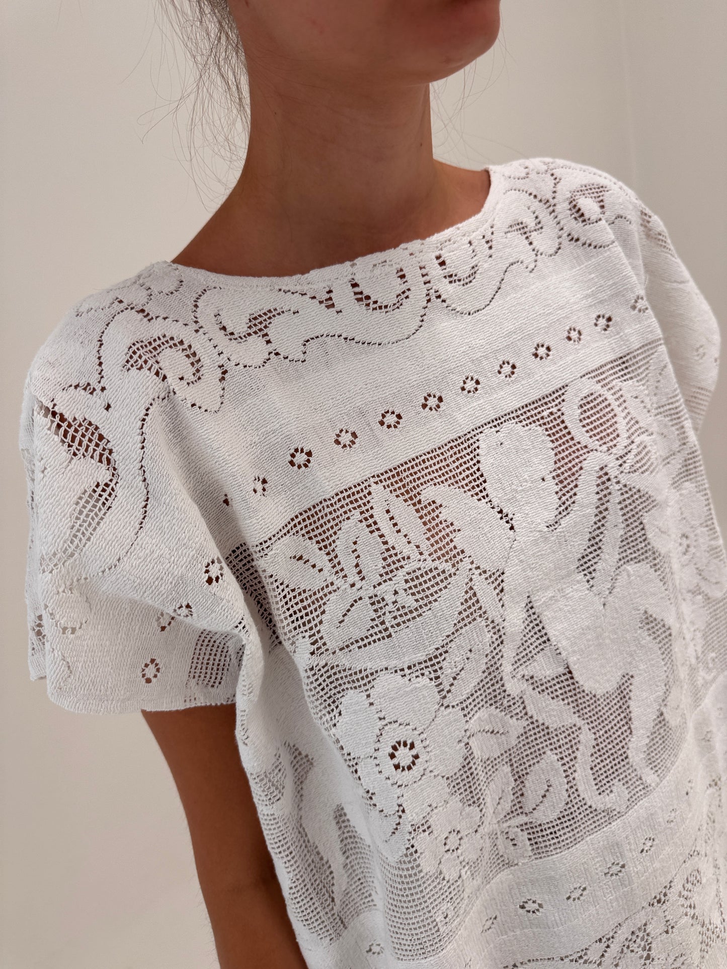 Set excepțional integral din macrame fin cu top lejer și fustă maxi