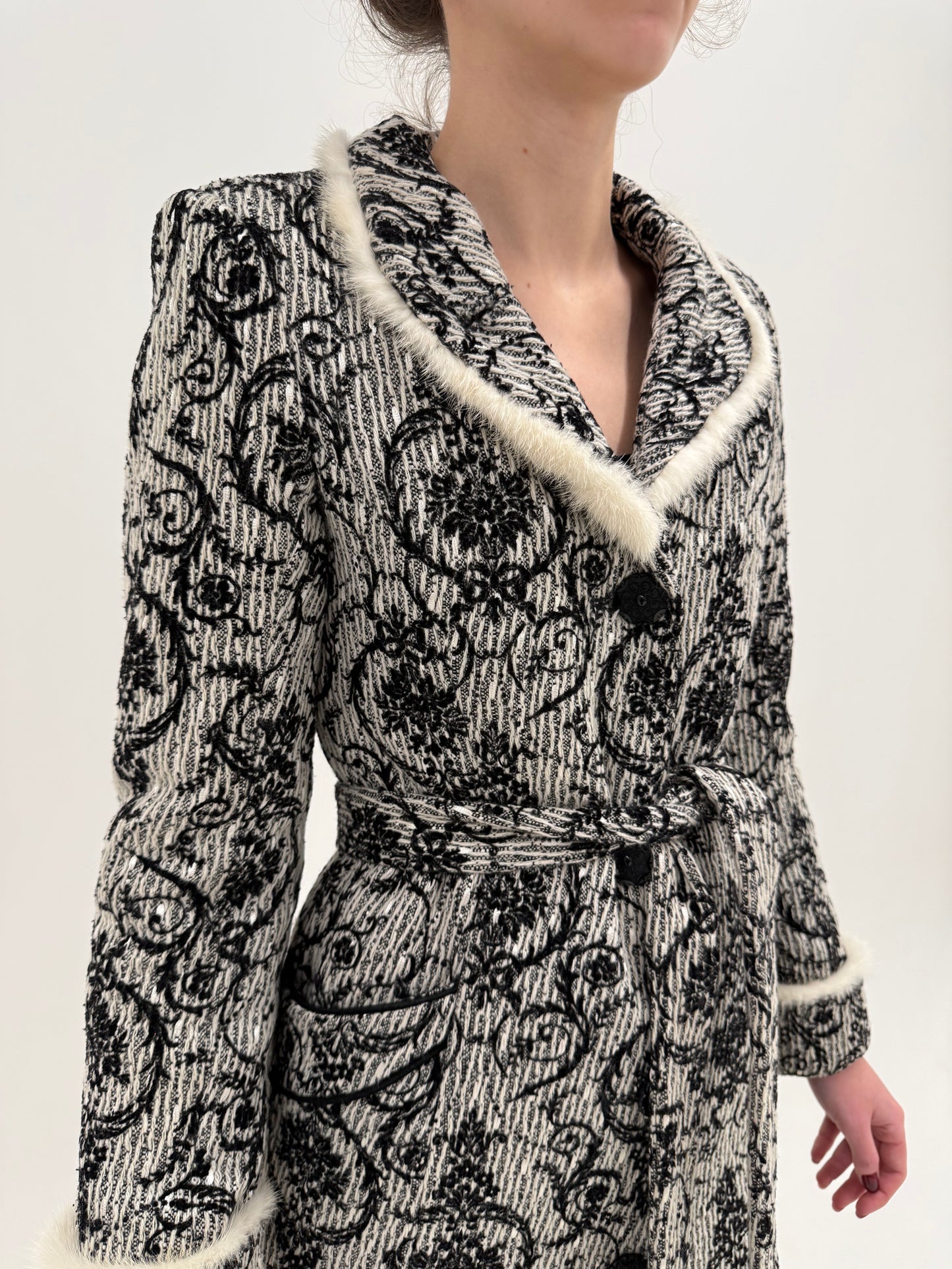 Palton vintage din lână jacquard structurată cu fir reliefat și blană de nurcă albă