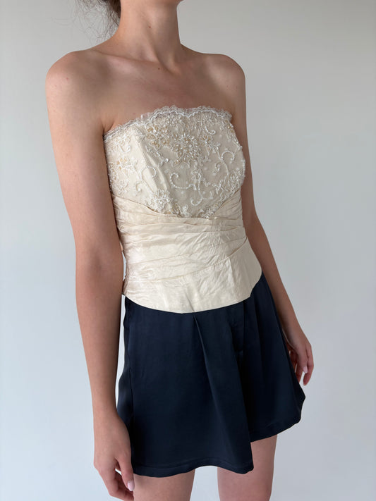 Corset butter white reglabil cu aplicații manuale și dantelă chantily