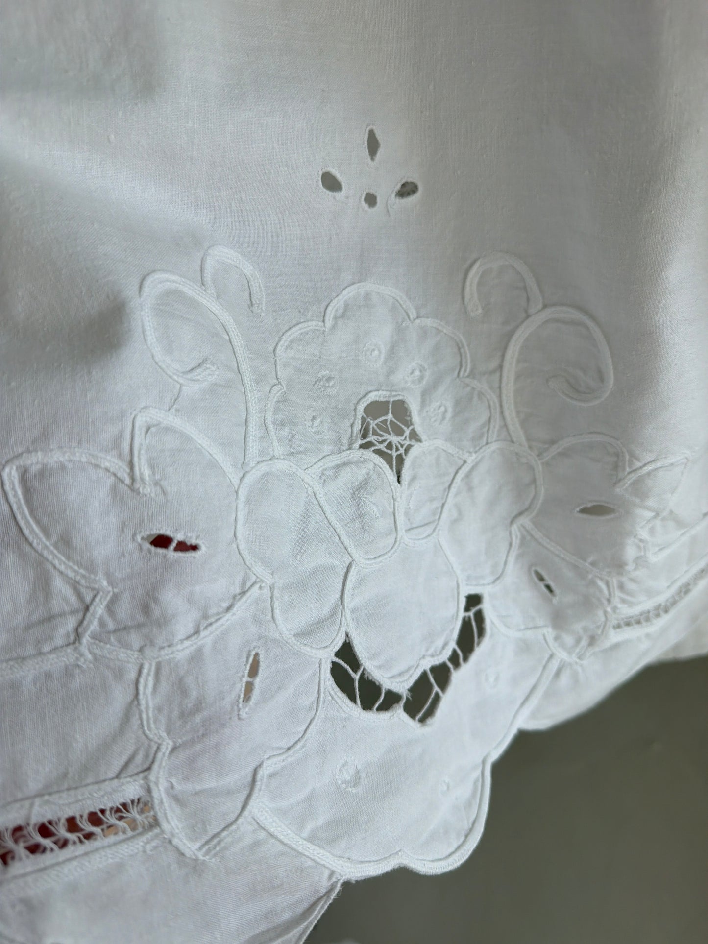 Tunica vintage bijuterie cu broderie manuală din pânză excepțională de bumbac