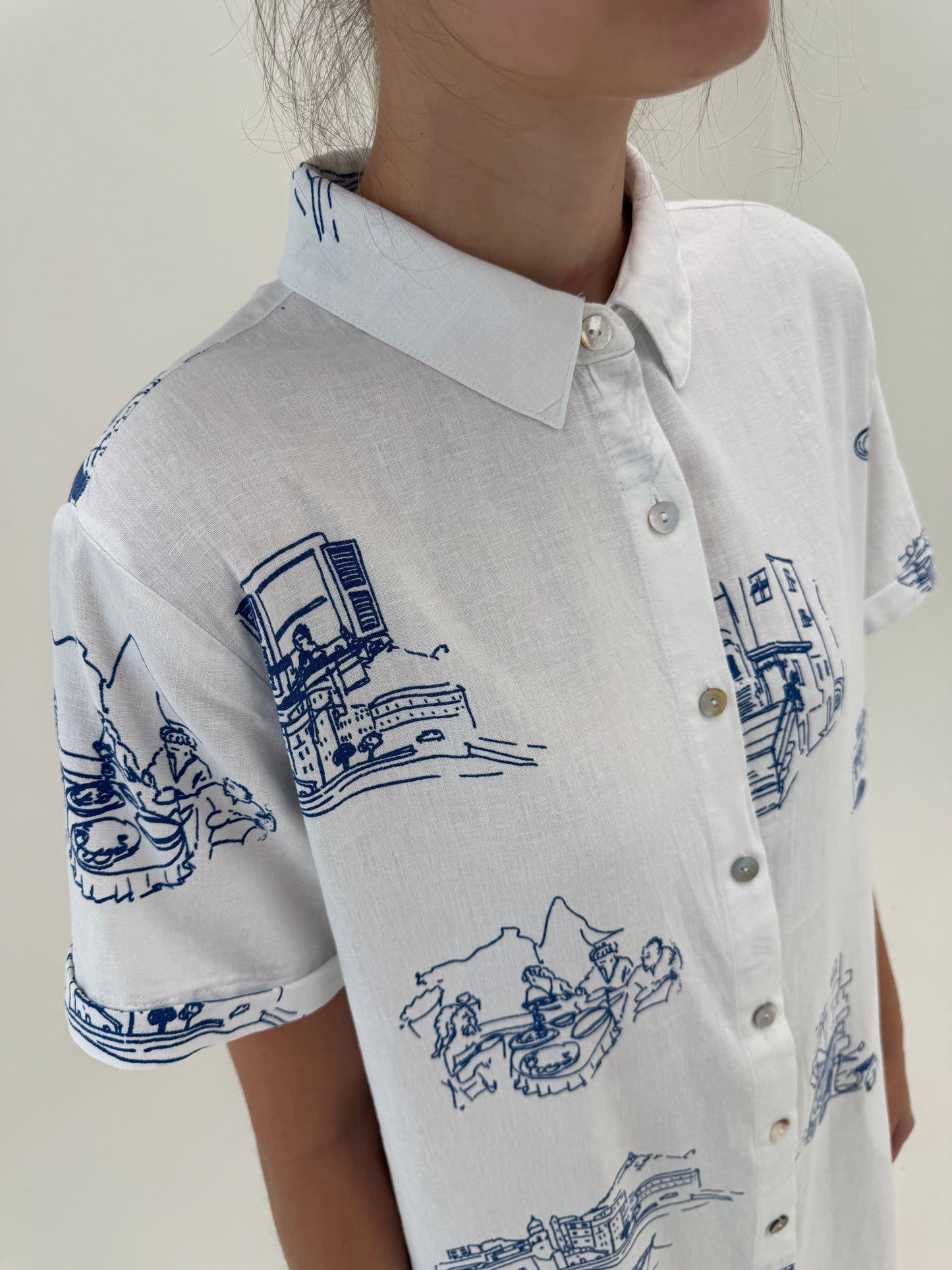 Rochie maxi din pânză cu print albastru cerneală și buzunare