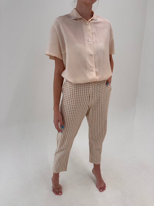 Pantaloni camel in carouri din pânză ușor modelatoare de in și bumbac
