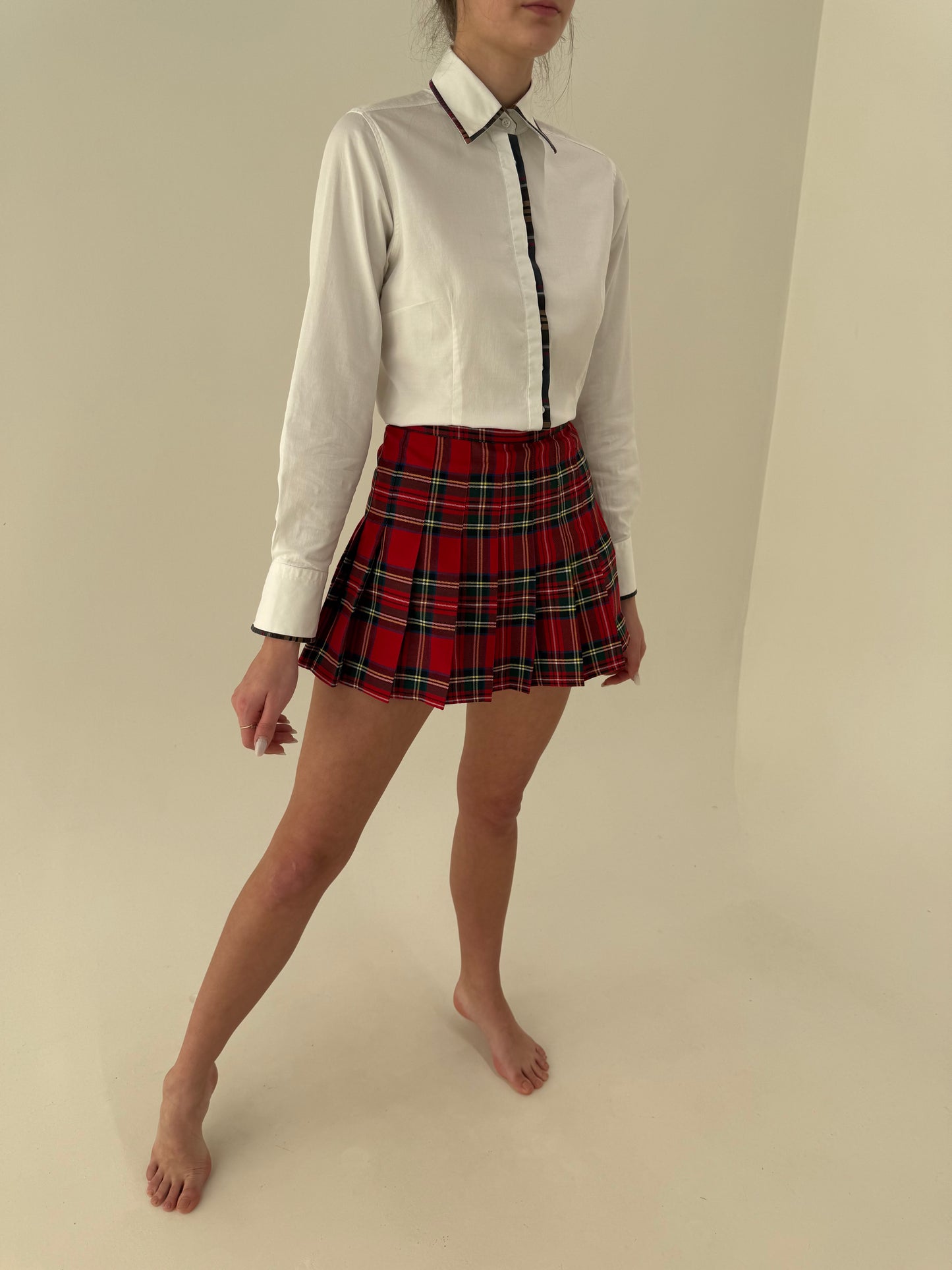 Fustă plisată cu pantaloni scurți pe dedesubt în carouri și talie ultra înaltă