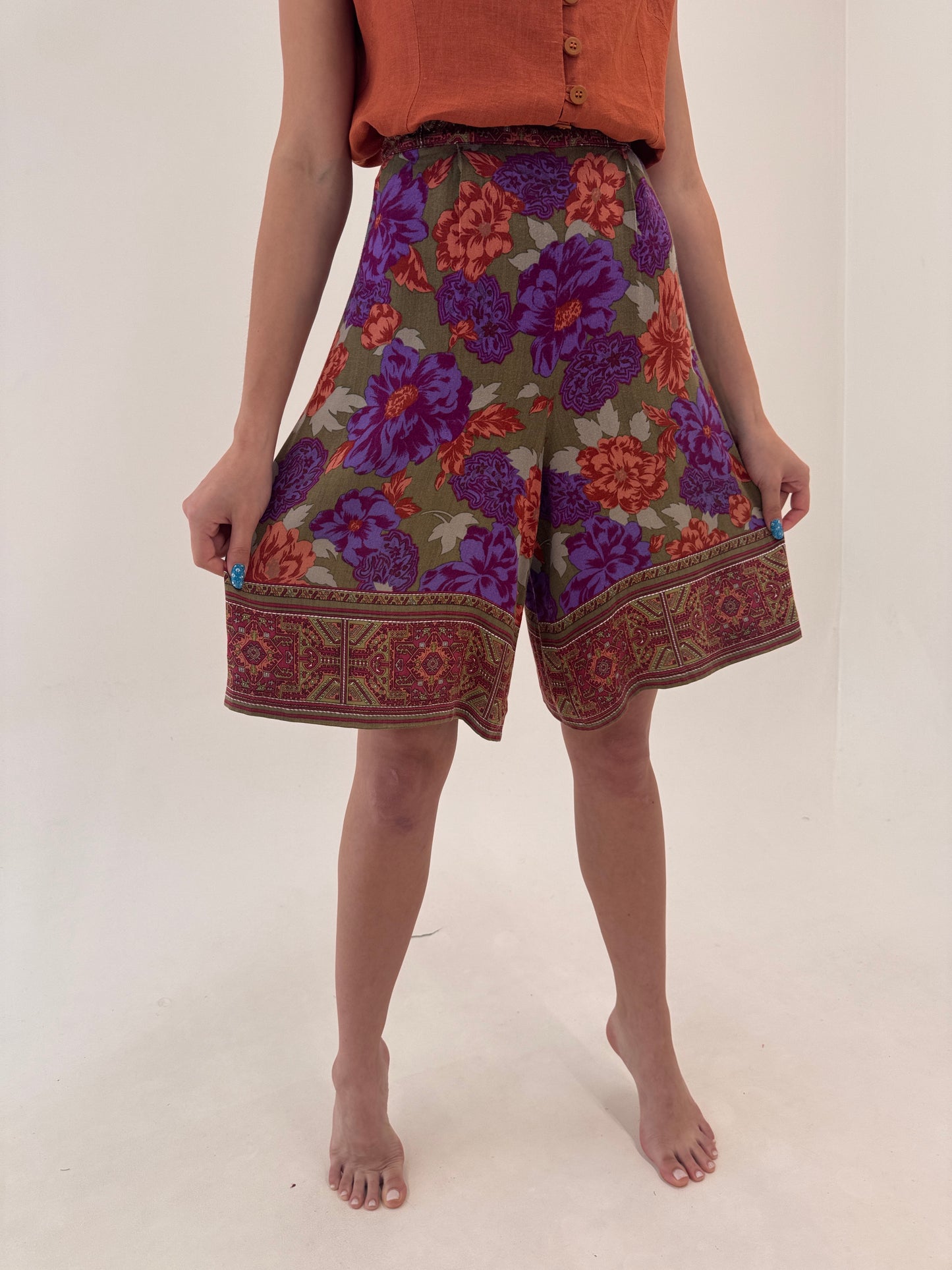 Pantaloni vintage în culori superbe din bumbac moale in croi sub genunchi
