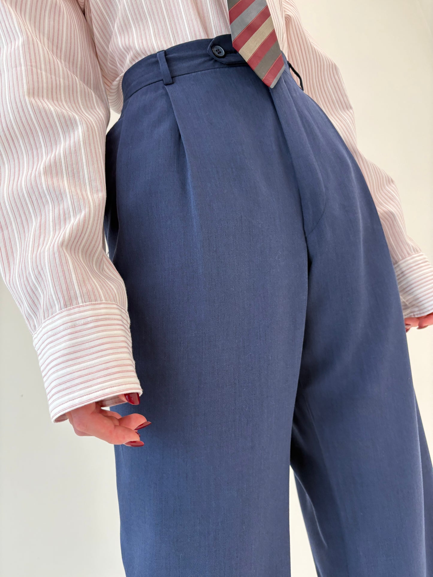 Pantaloni Navy cu talie ultra înaltă și pense din stofita