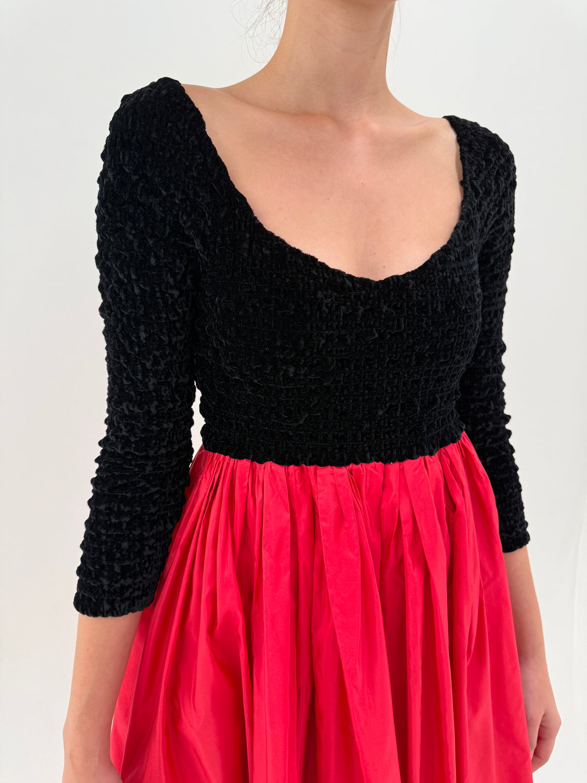 Rochie old vintage în croi de ani 50 cu bust din catifea si tafta de mătase naturală