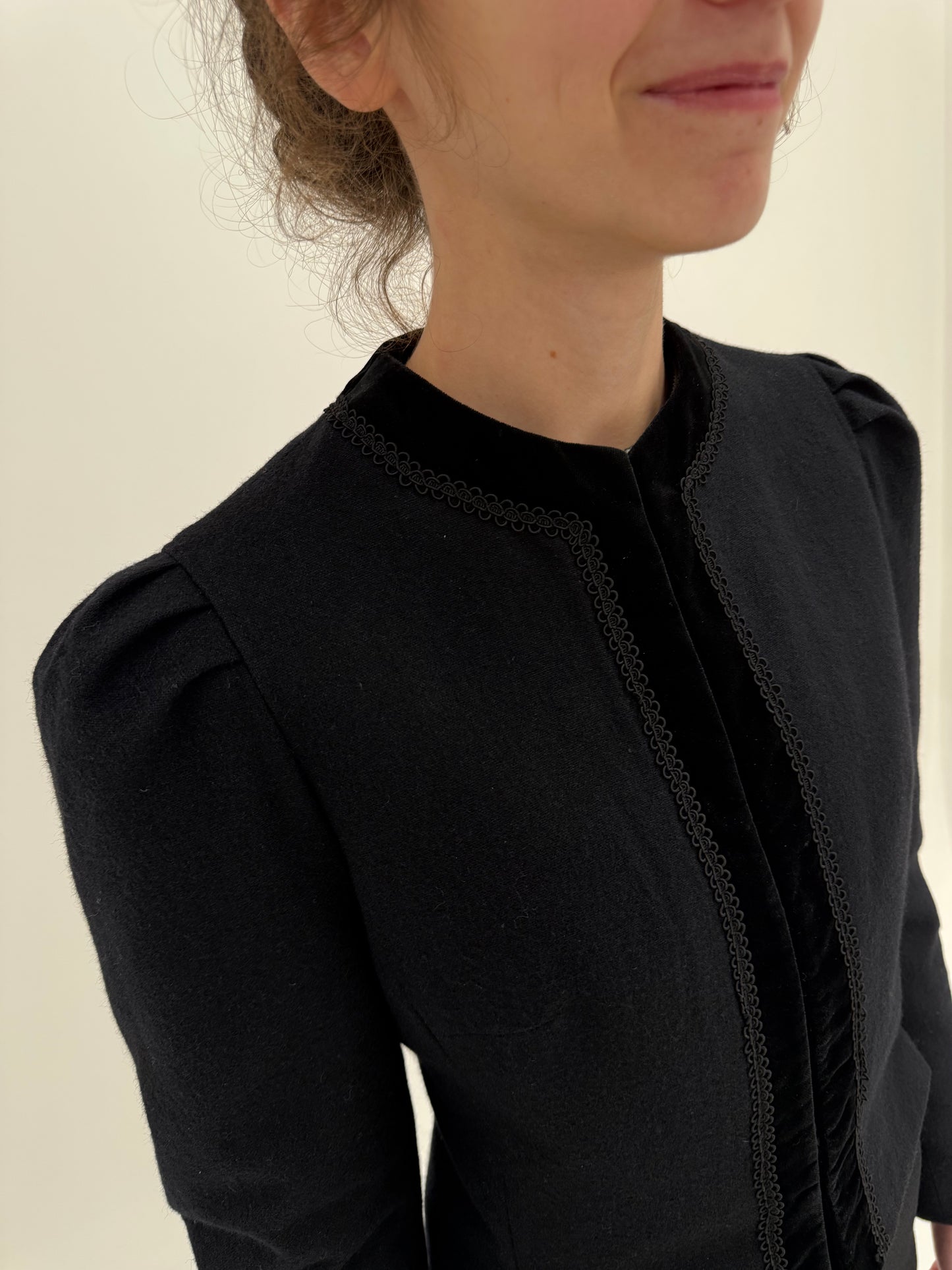 Sacou vintage negru cambrat de la zi la seară din lana extrafina