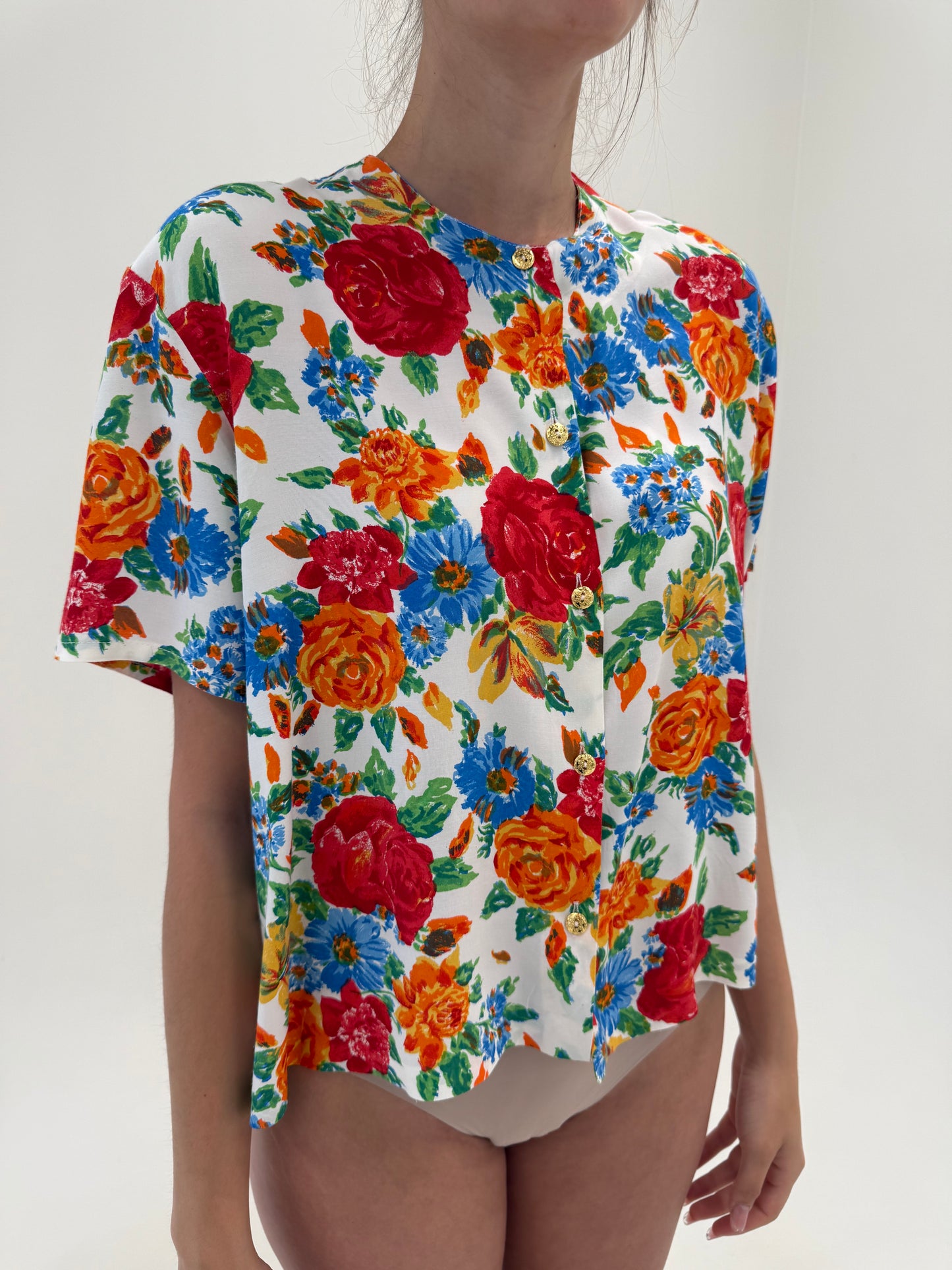 Cămașa vintage cu print floral superb și culori tari în croi minimalist
