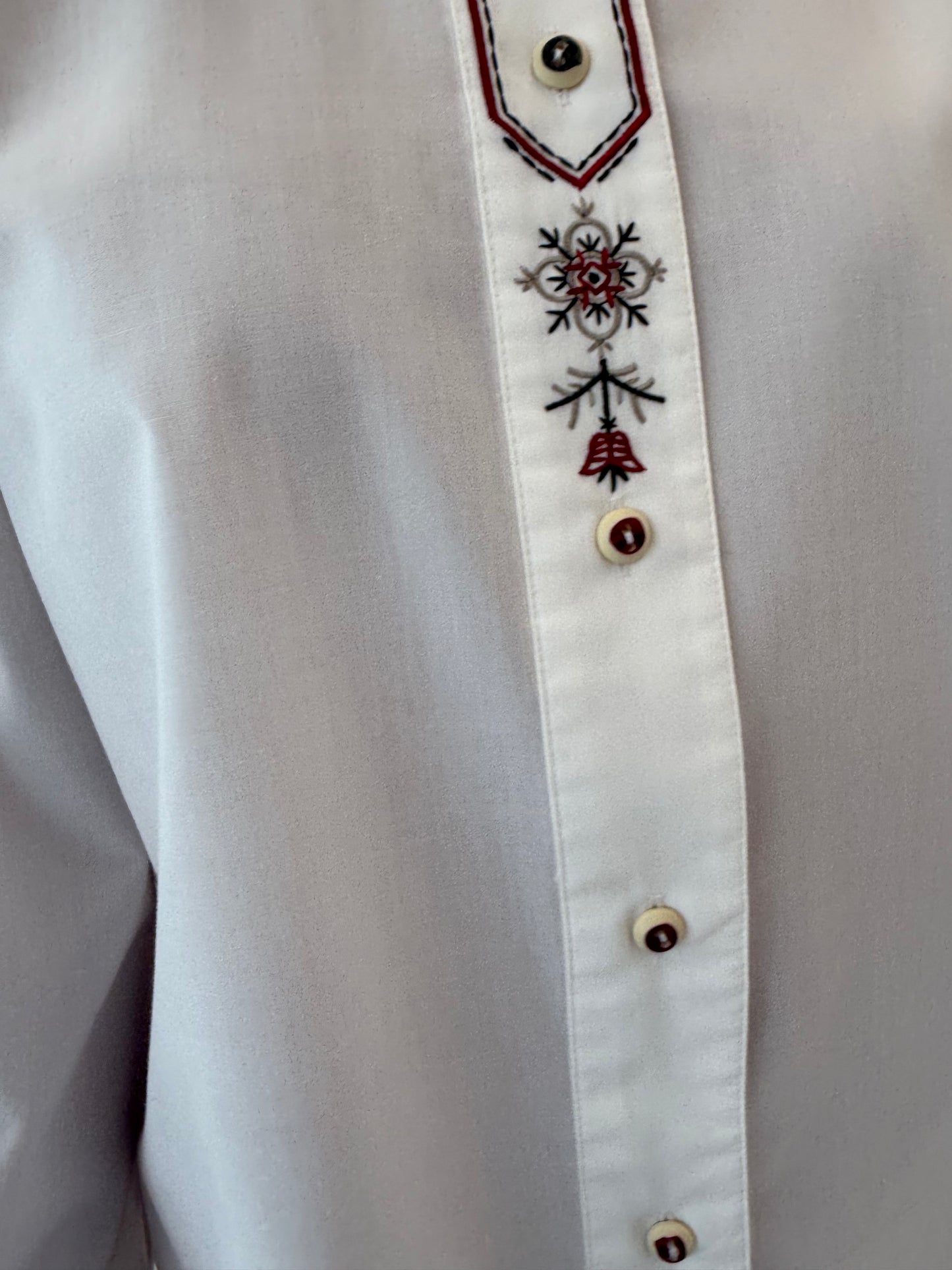 Cămașa vintage cu broderie din bumbac