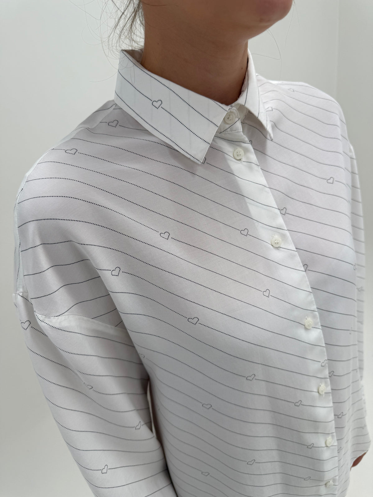 Cămașa vintage cu dungi fine din twill mix de mătase naturală în croi lejer