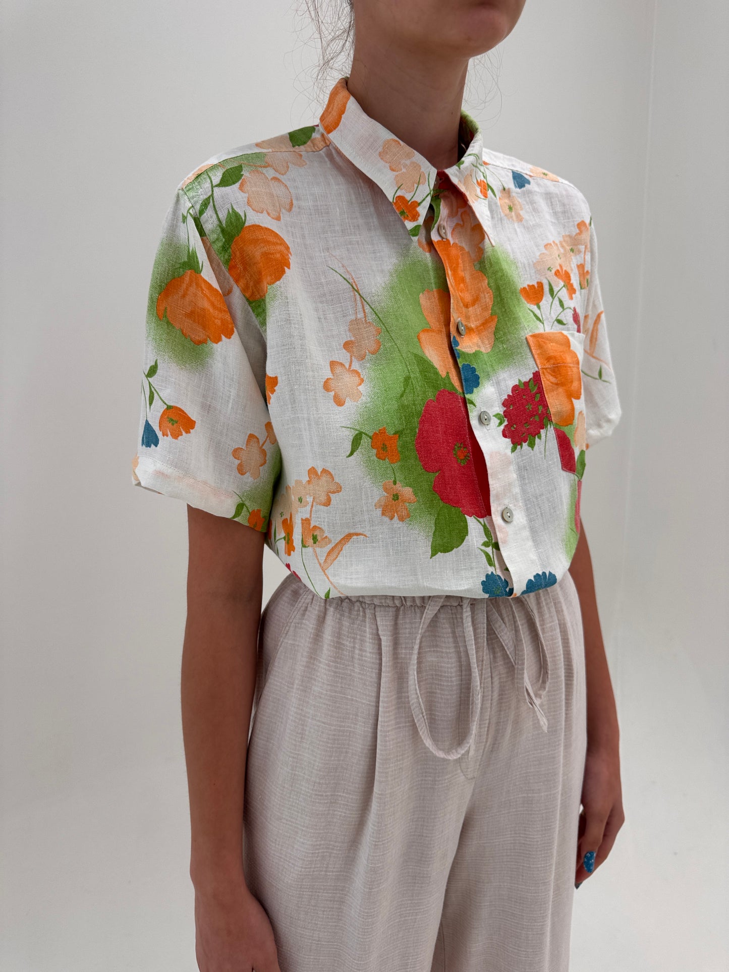 Cămașa din in premium cu print în culori tari și croi oversized