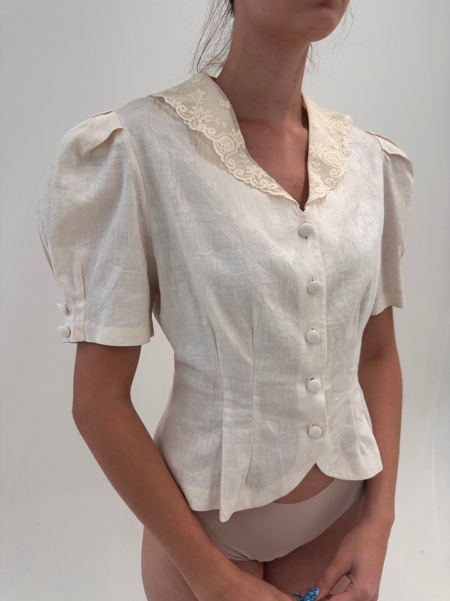 Corsaj din pânză extrafina de brand luxury vintage butter white cu dantelă chantily
