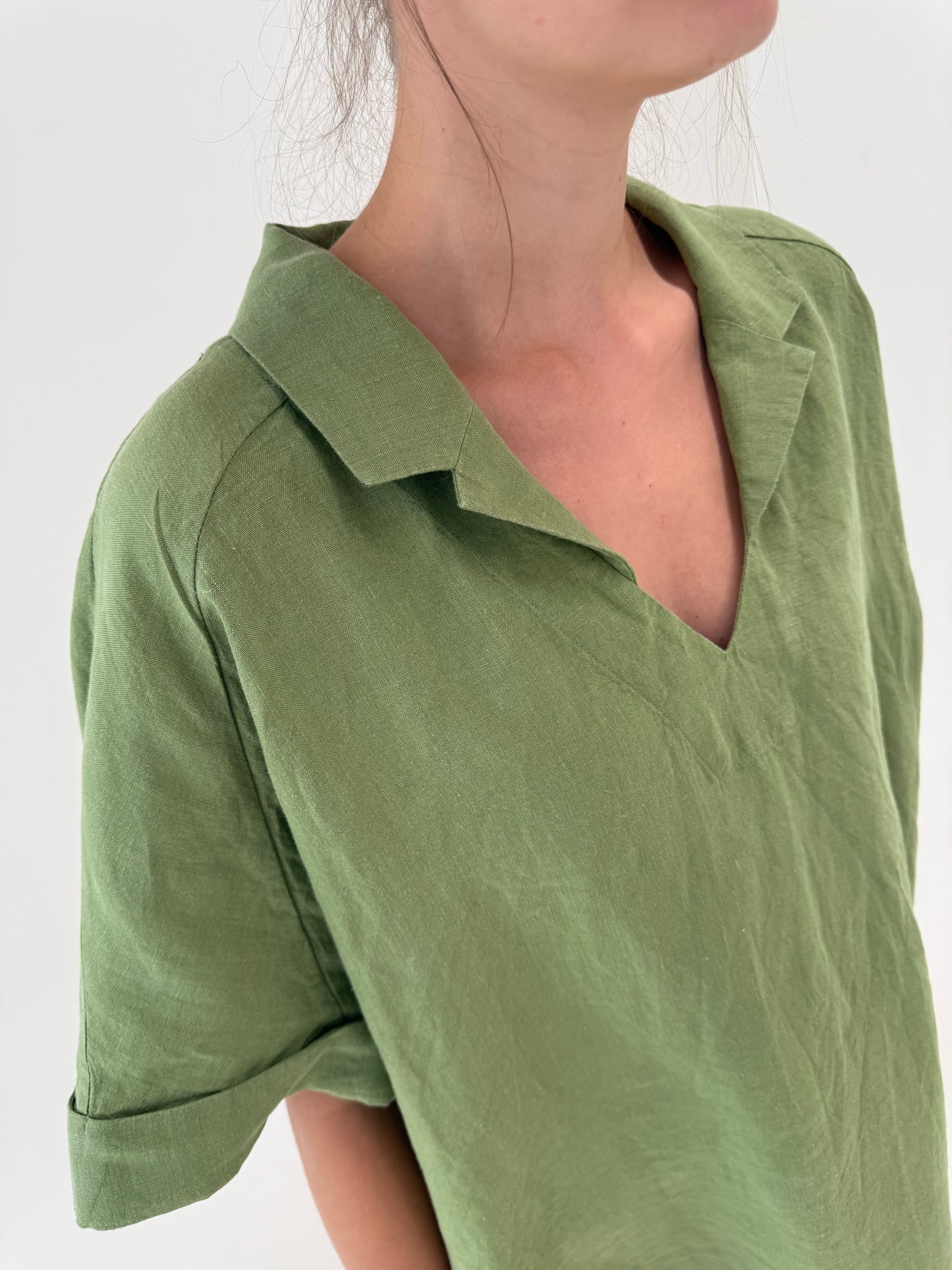 Rochie olive green din in premium organic în croi lejer cu buzunare